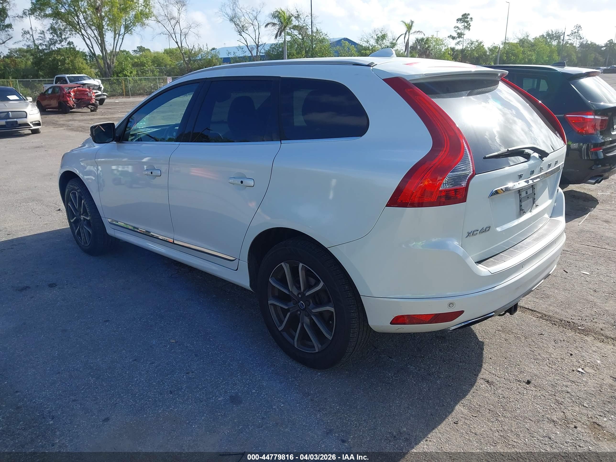 VOLVO XC60 image 3