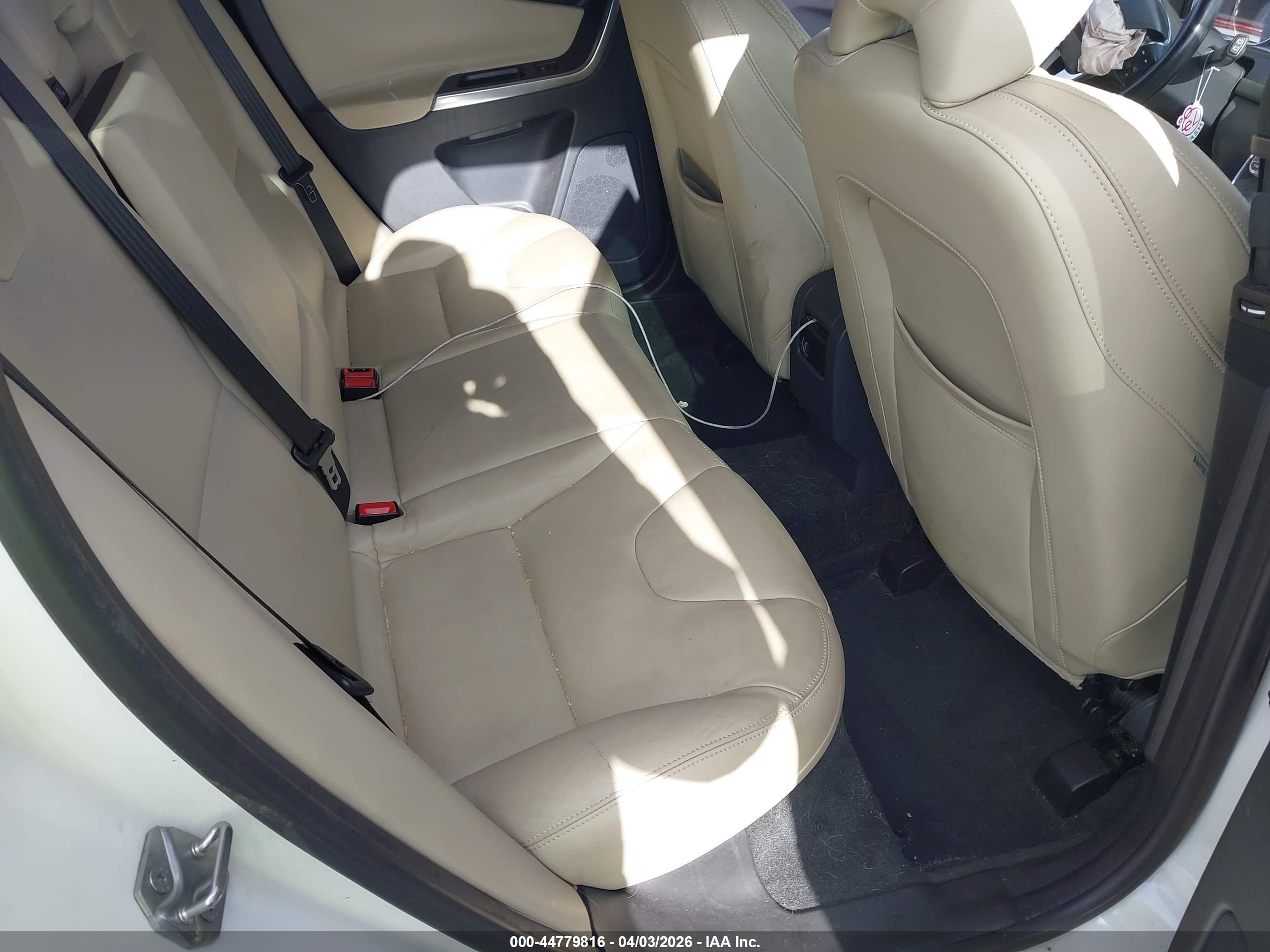VOLVO XC60 image 8