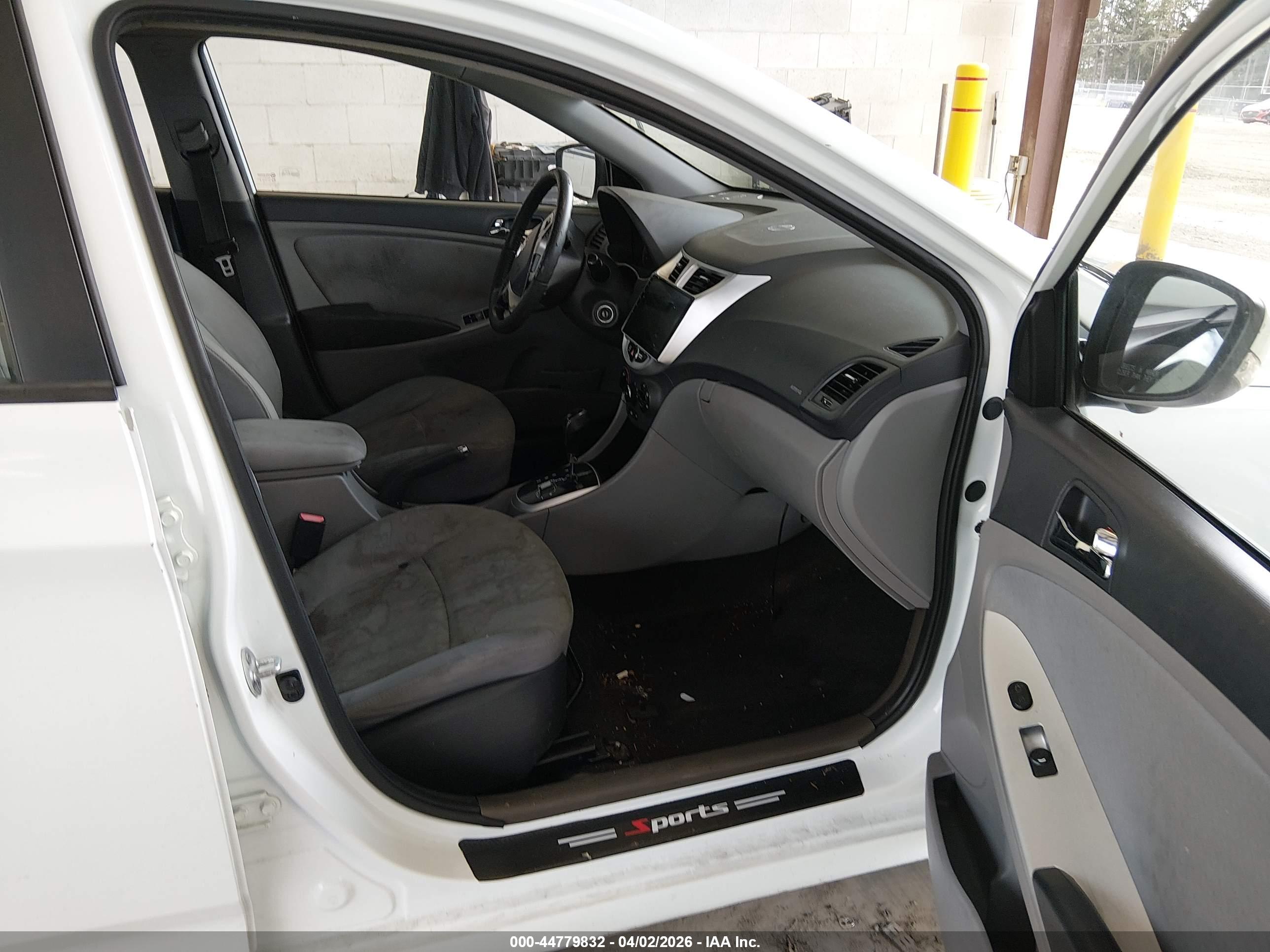 HYUNDAI ACCENT image 5