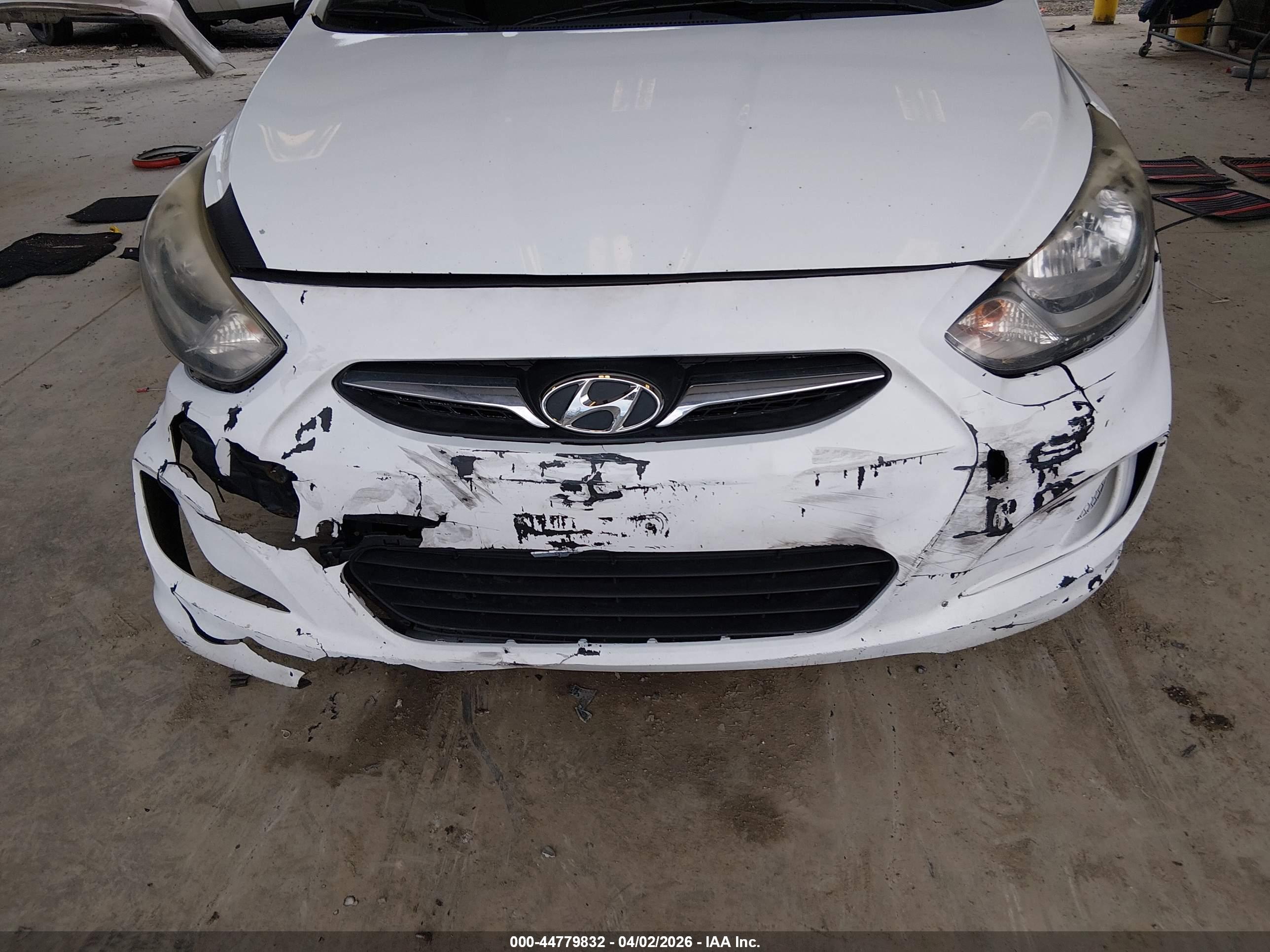 HYUNDAI ACCENT image 6