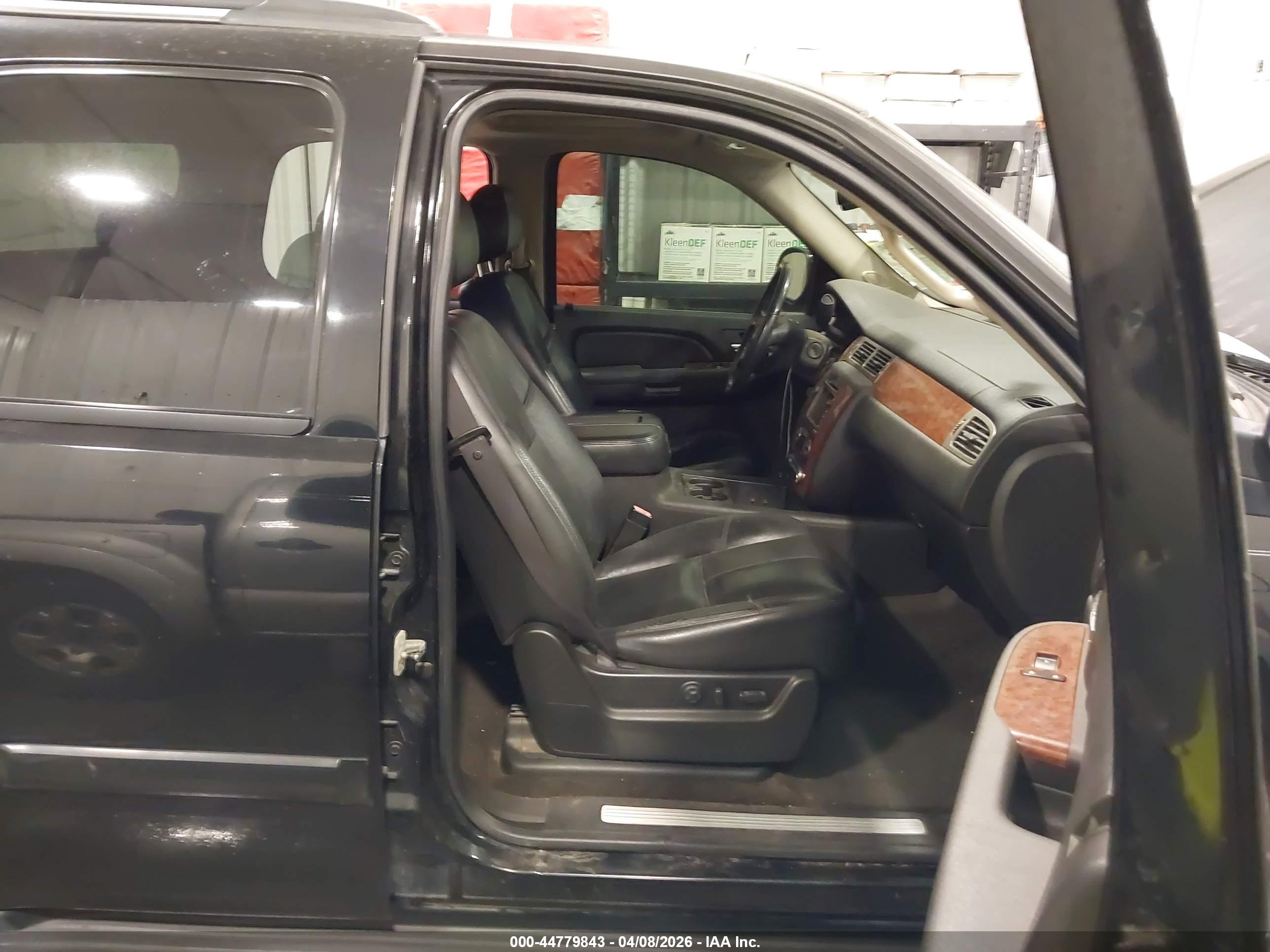 CHEVROLET TAHOE image 5