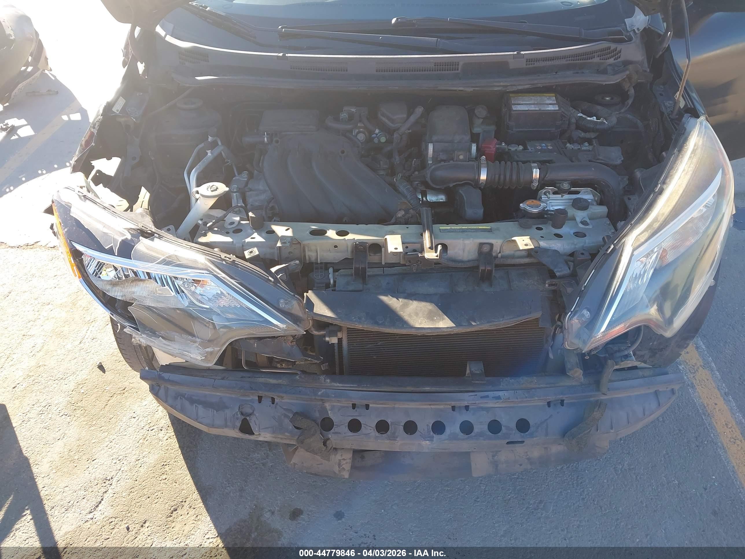 NISSAN VERSA image 10