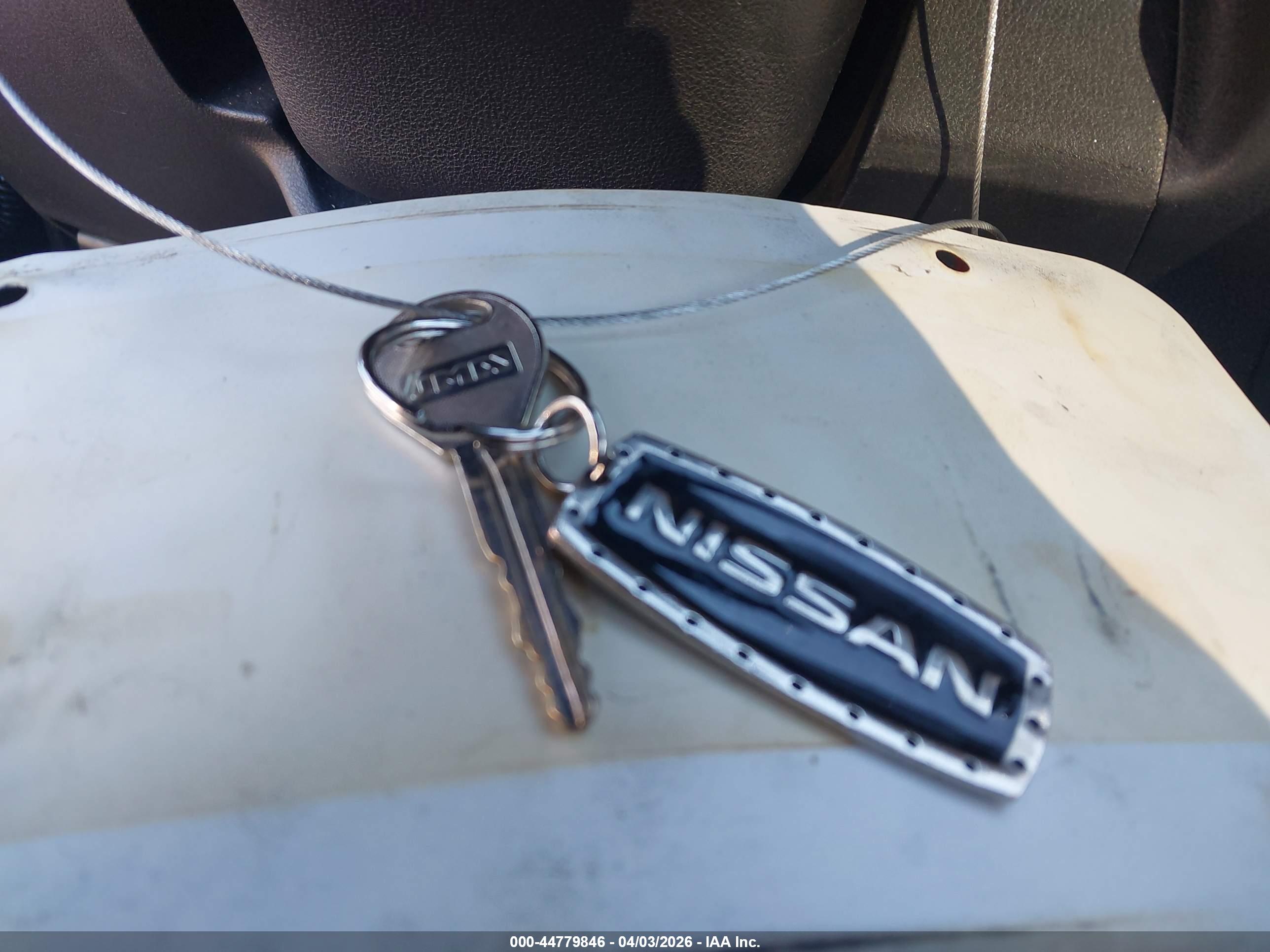NISSAN VERSA image 11