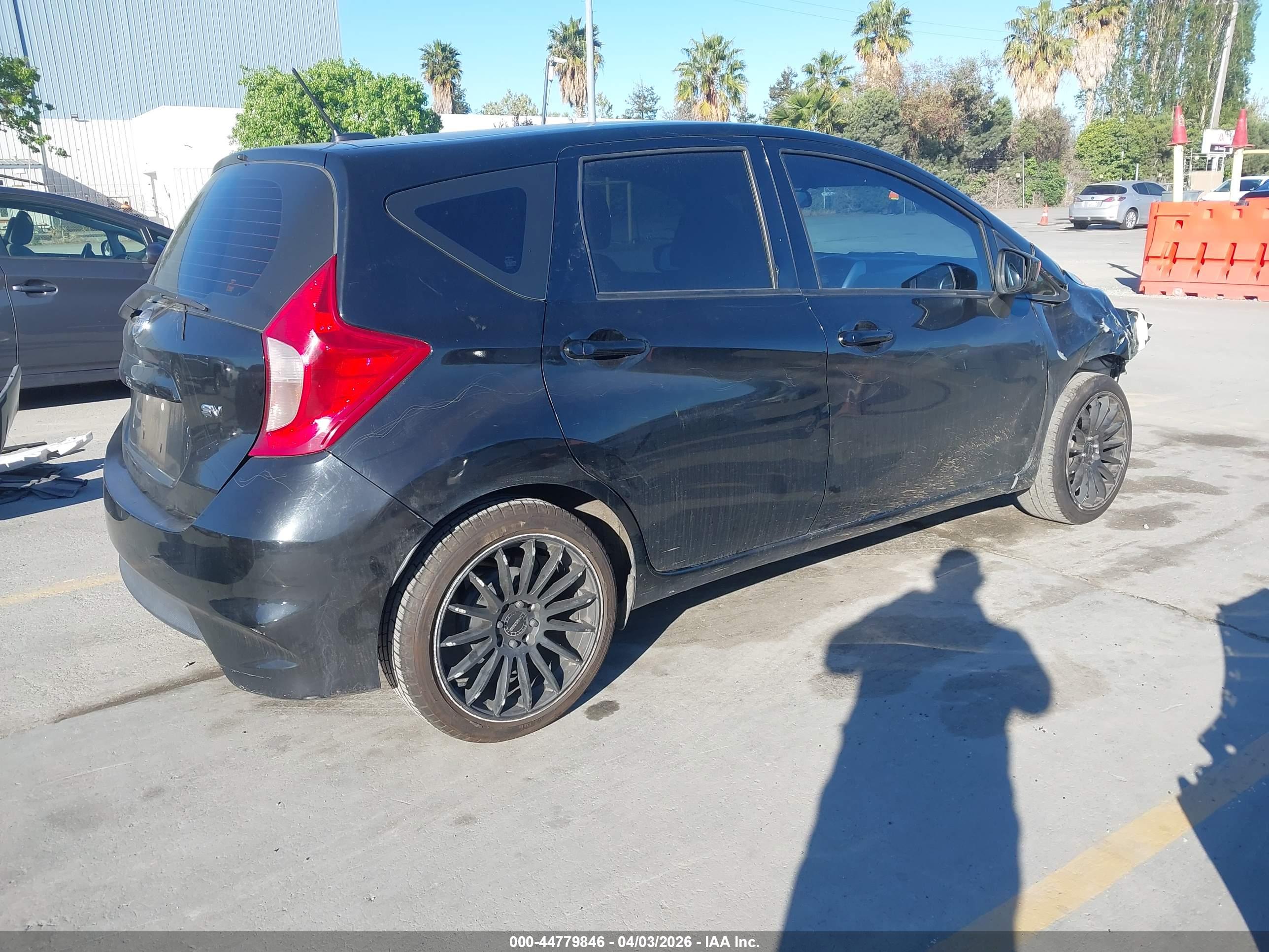 NISSAN VERSA image 4