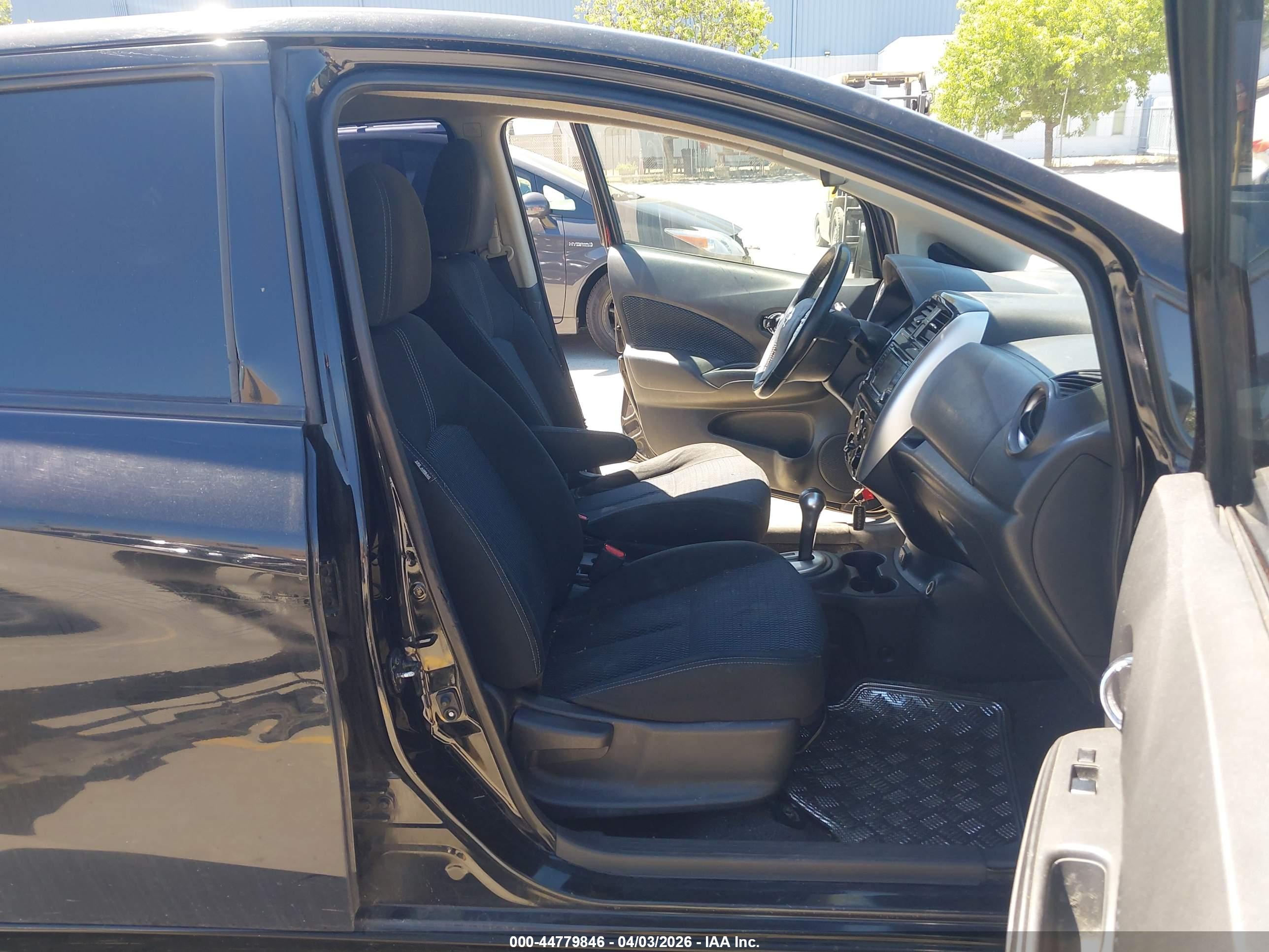 NISSAN VERSA image 5