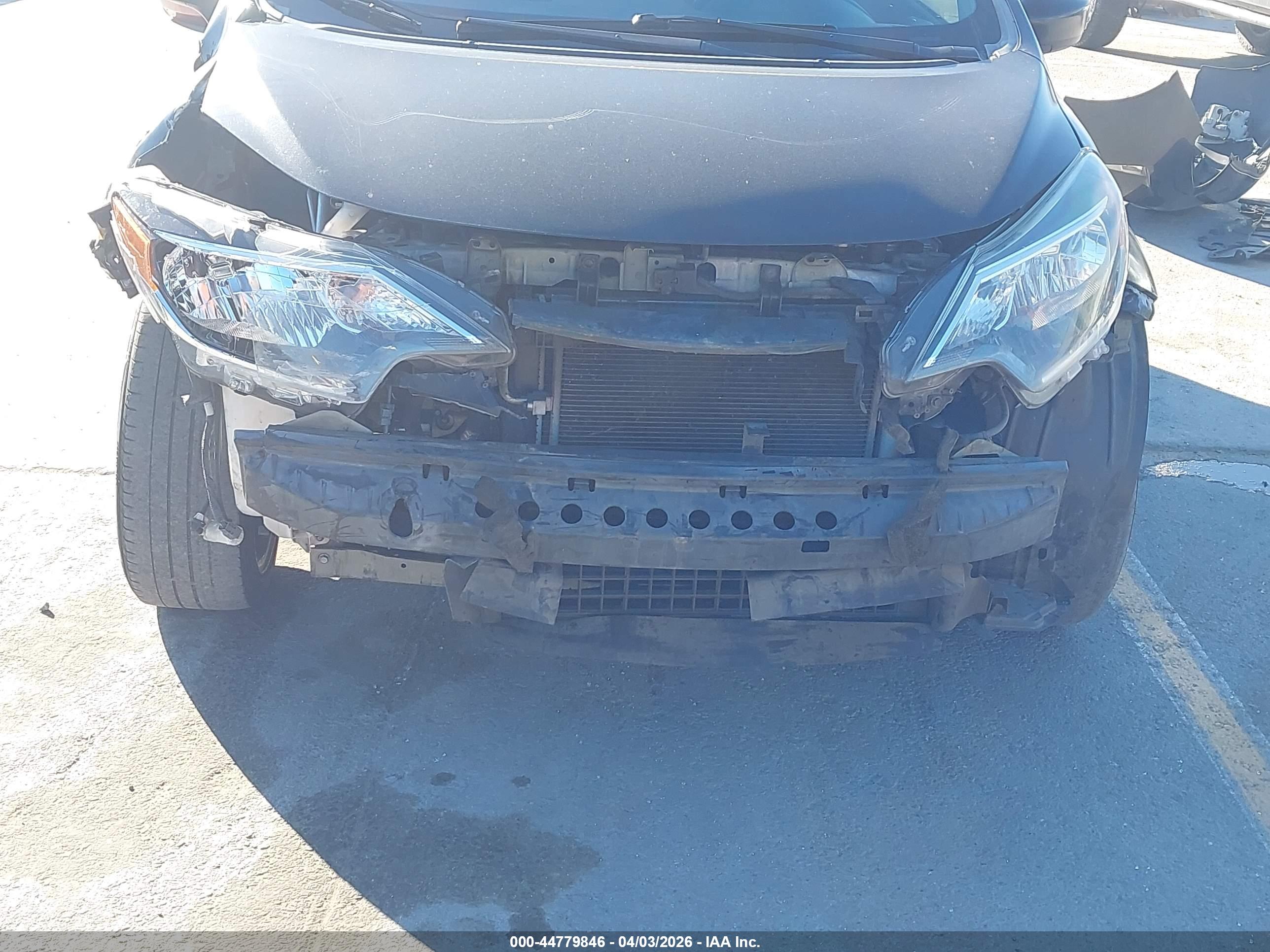 NISSAN VERSA image 6
