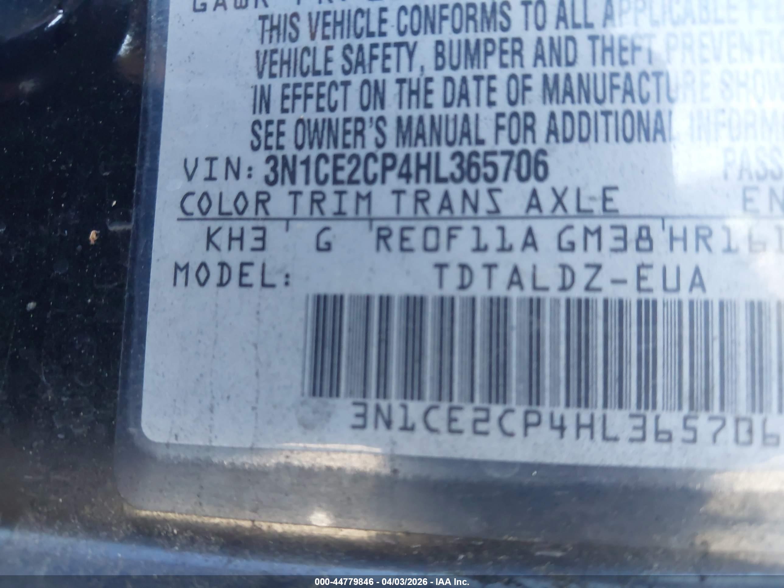 NISSAN VERSA image 9