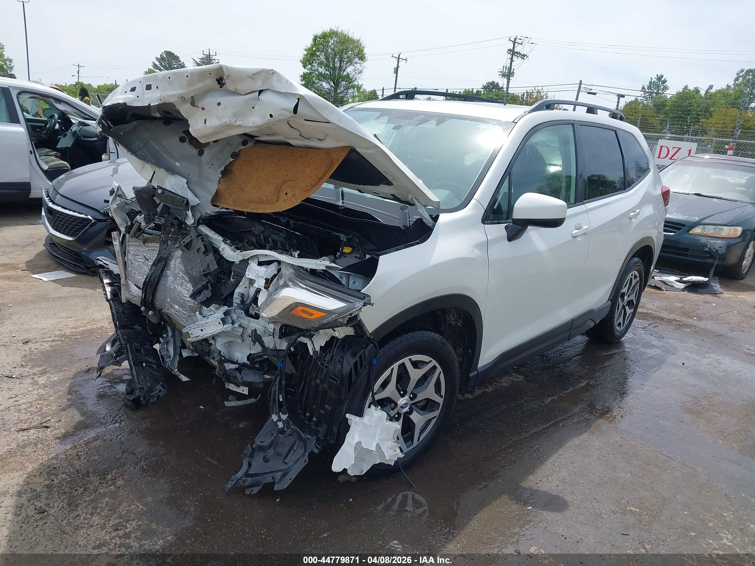 SUBARU FORESTER image 2