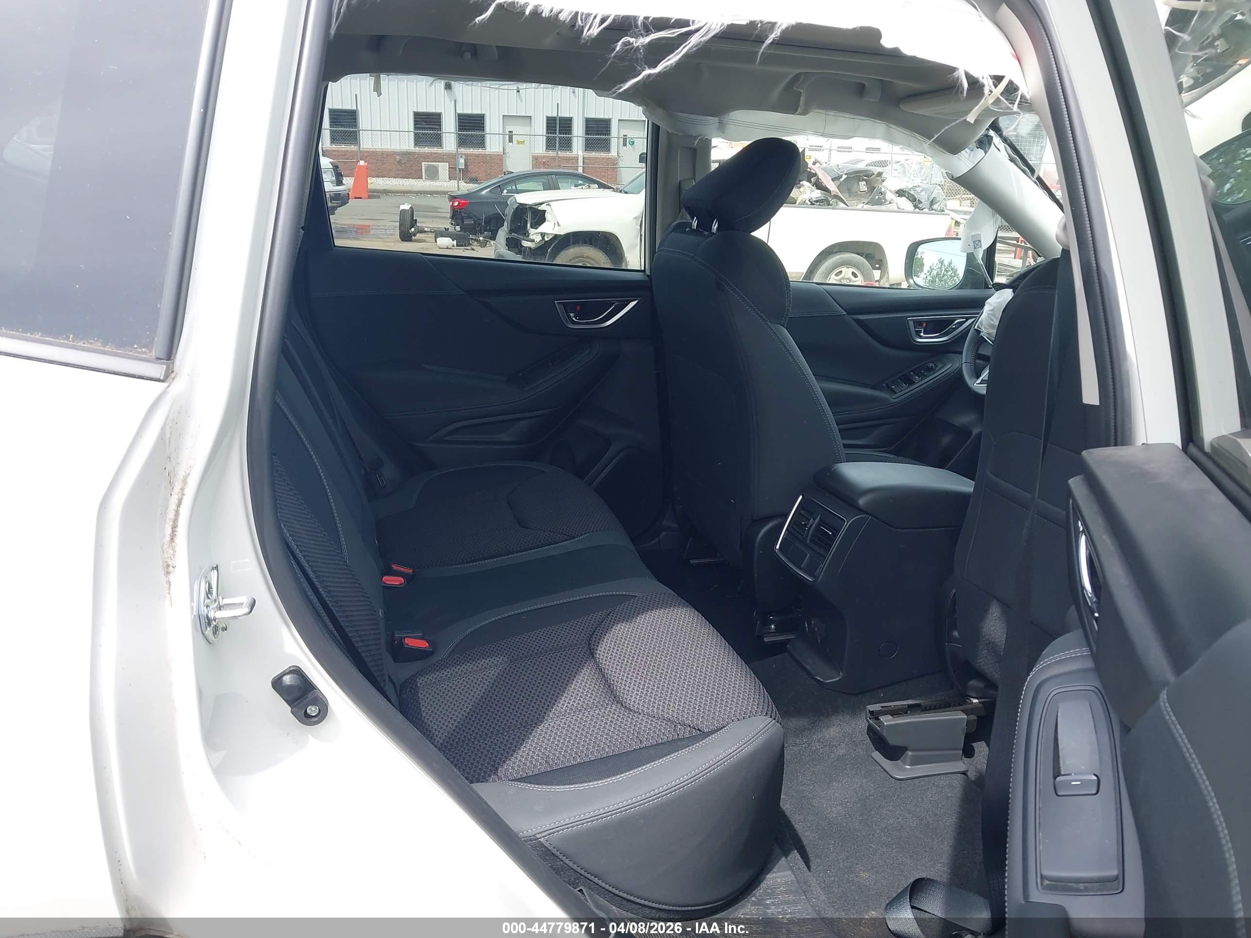 SUBARU FORESTER image 8