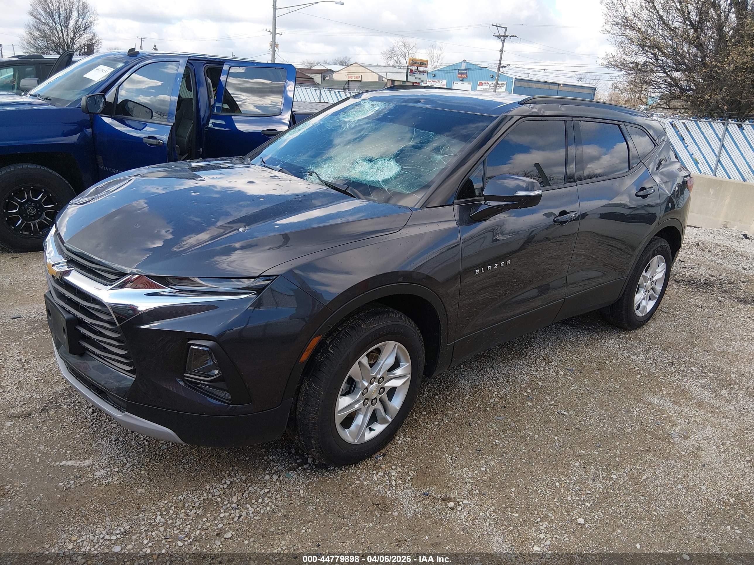 CHEVROLET BLAZER image 2