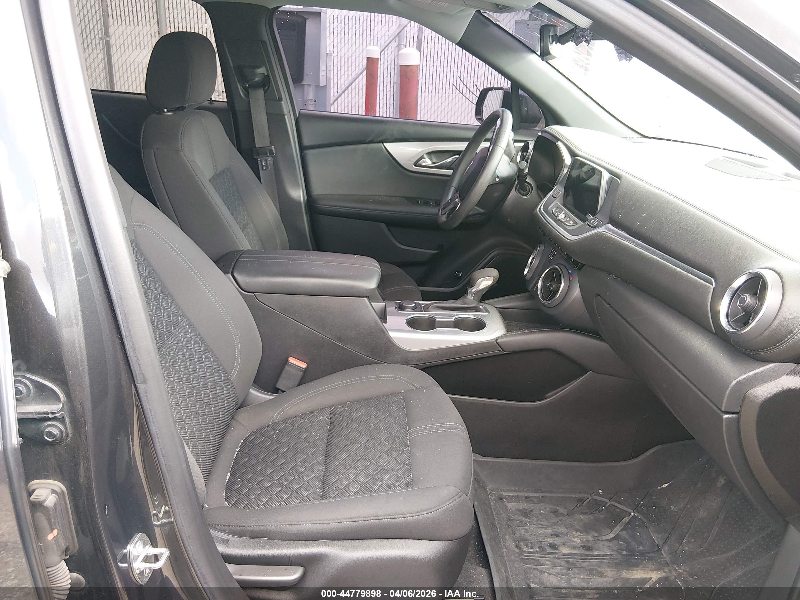 CHEVROLET BLAZER image 5
