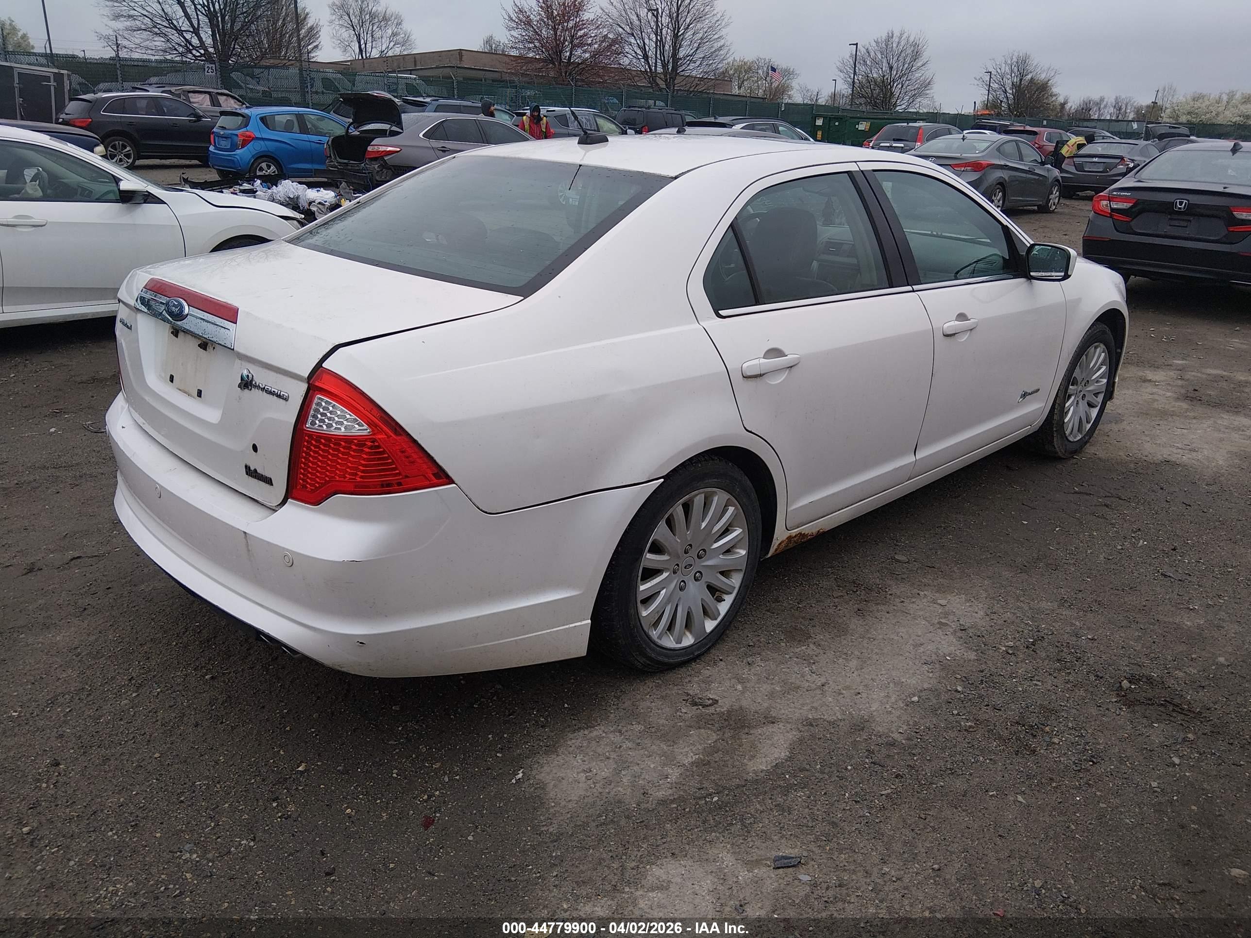 FORD FUSION image 4