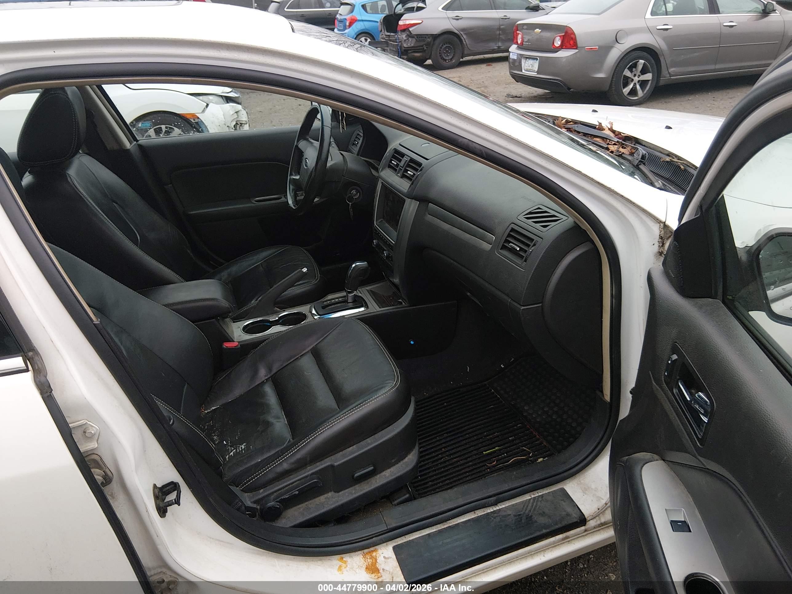 FORD FUSION image 5