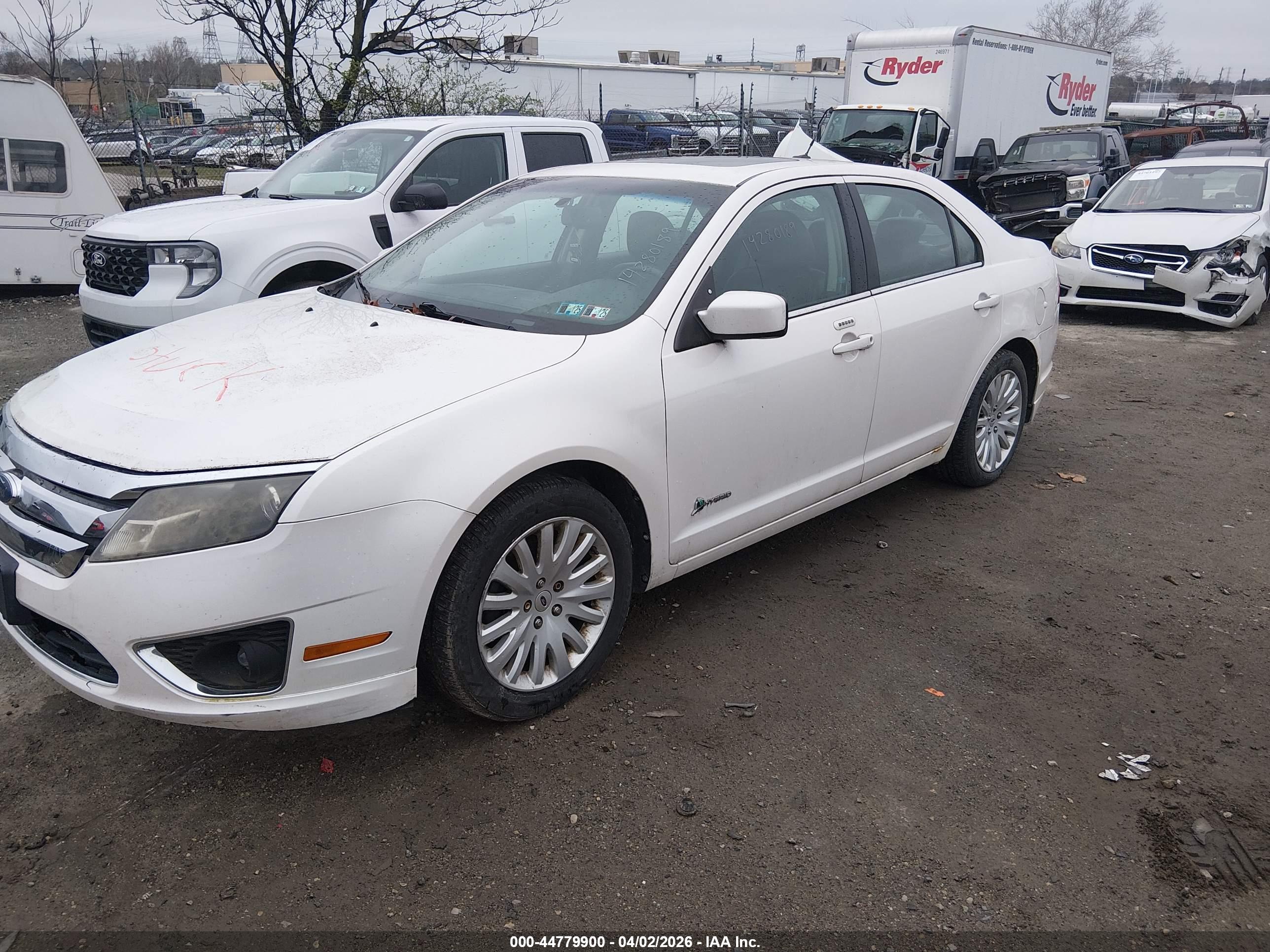 FORD FUSION image 6
