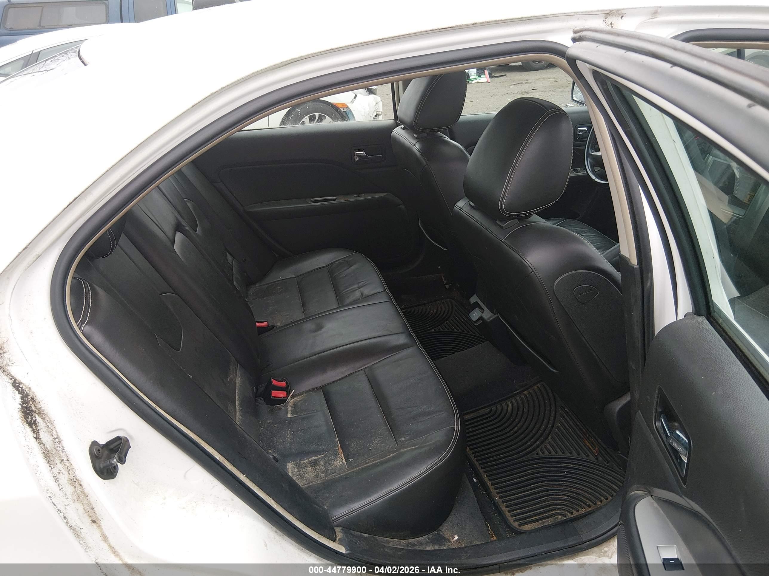 FORD FUSION image 8