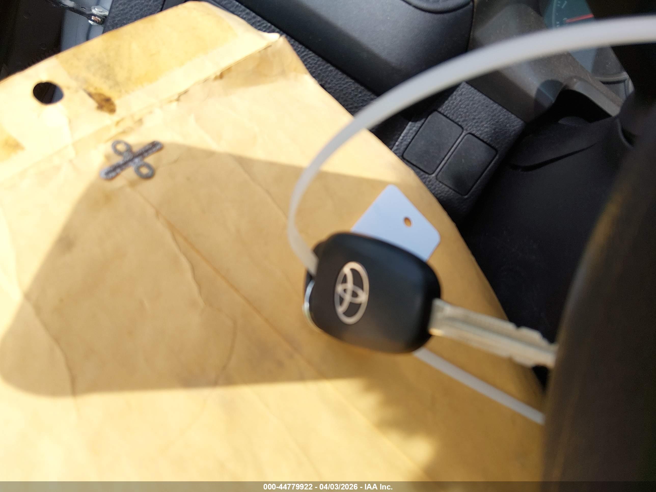 TOYOTA RAV4 image 11