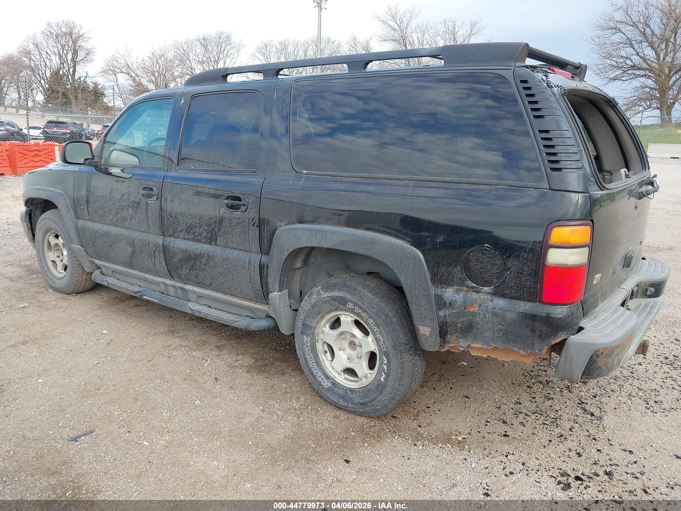 CHEVROLET SUBURBAN image 3