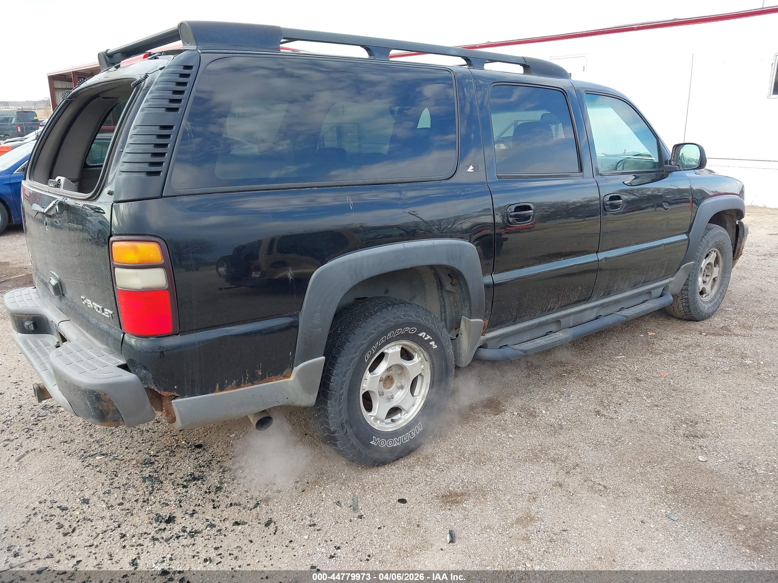 CHEVROLET SUBURBAN image 4