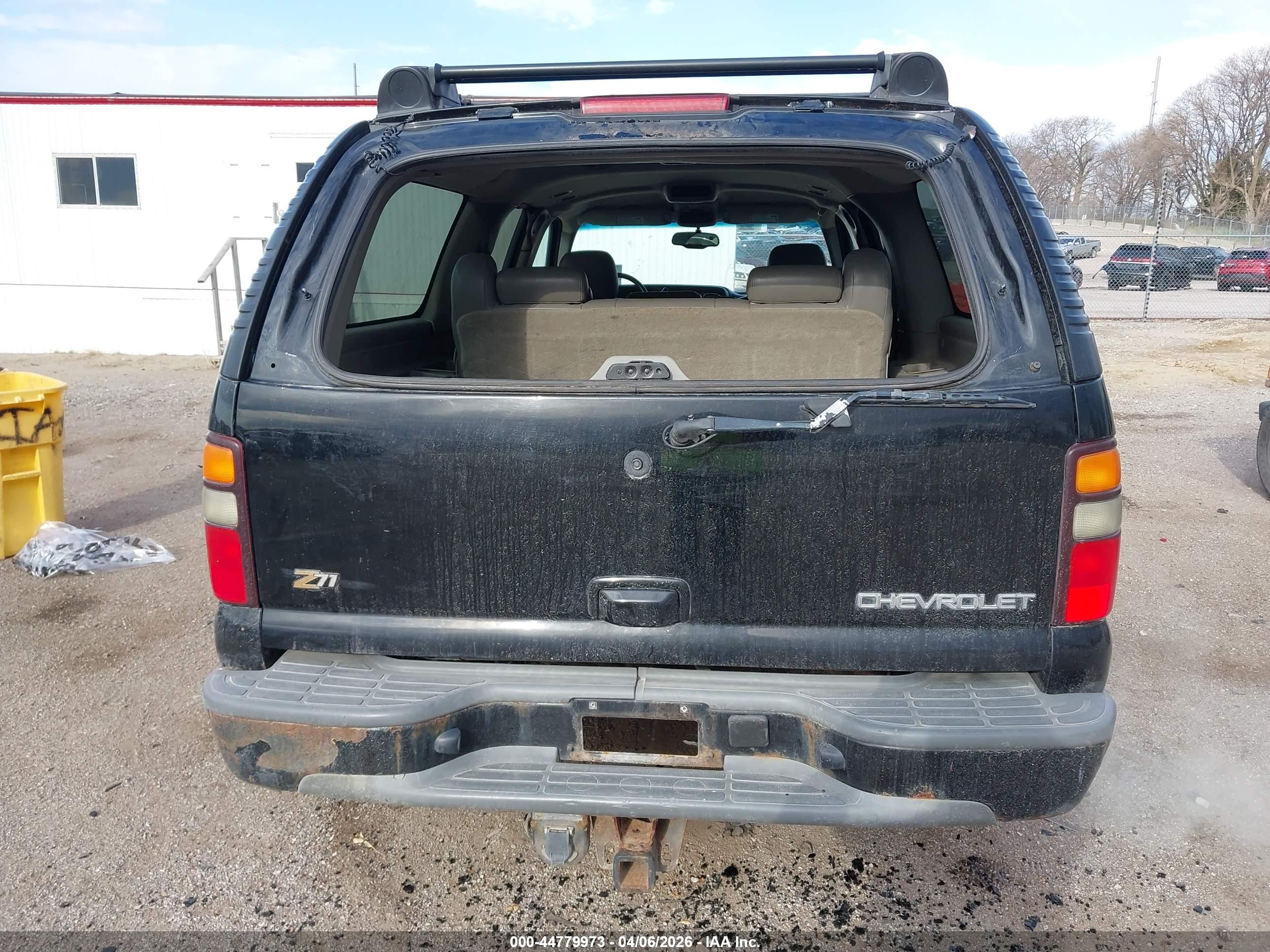 CHEVROLET SUBURBAN image 6