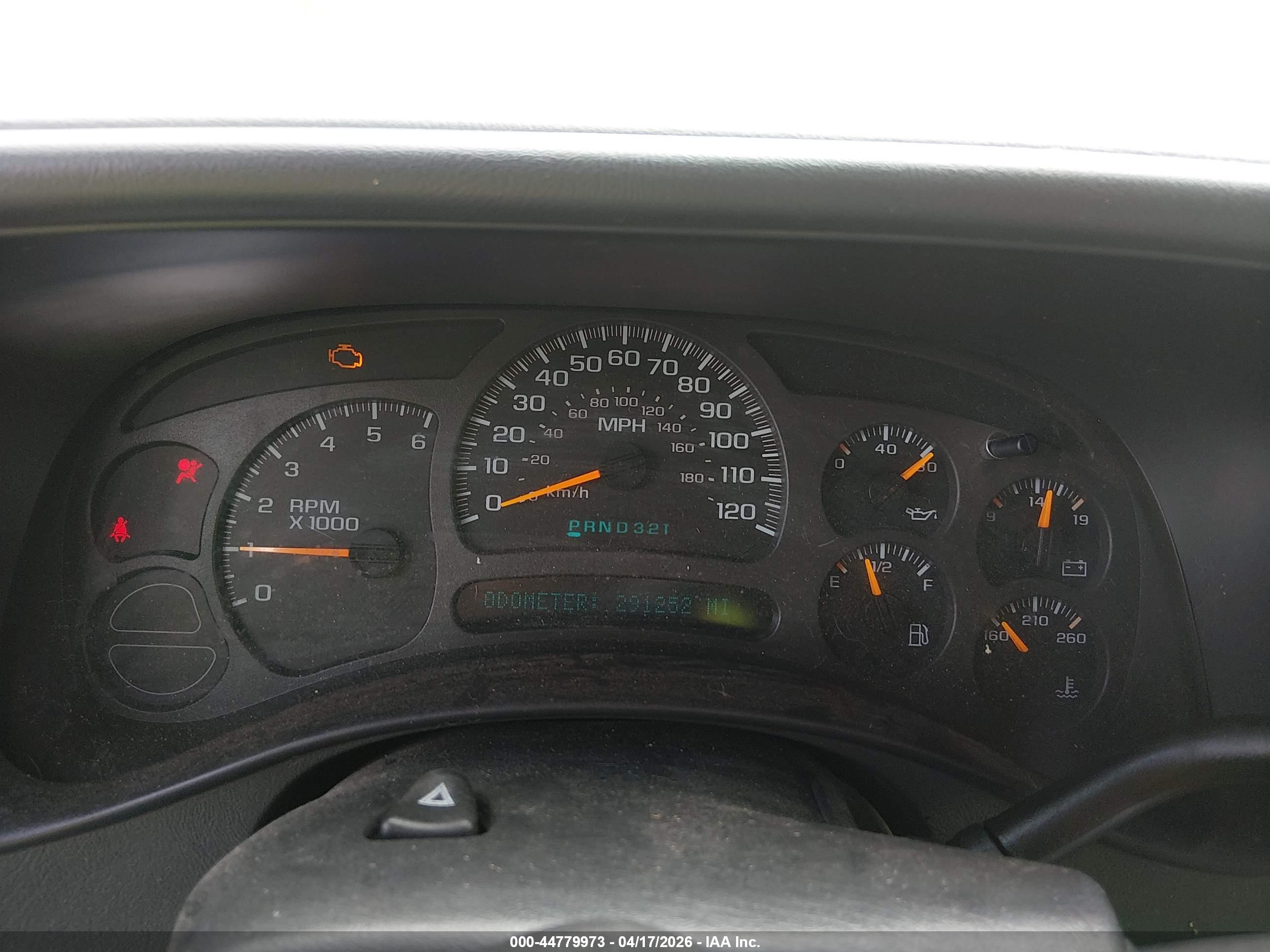 CHEVROLET SUBURBAN image 7