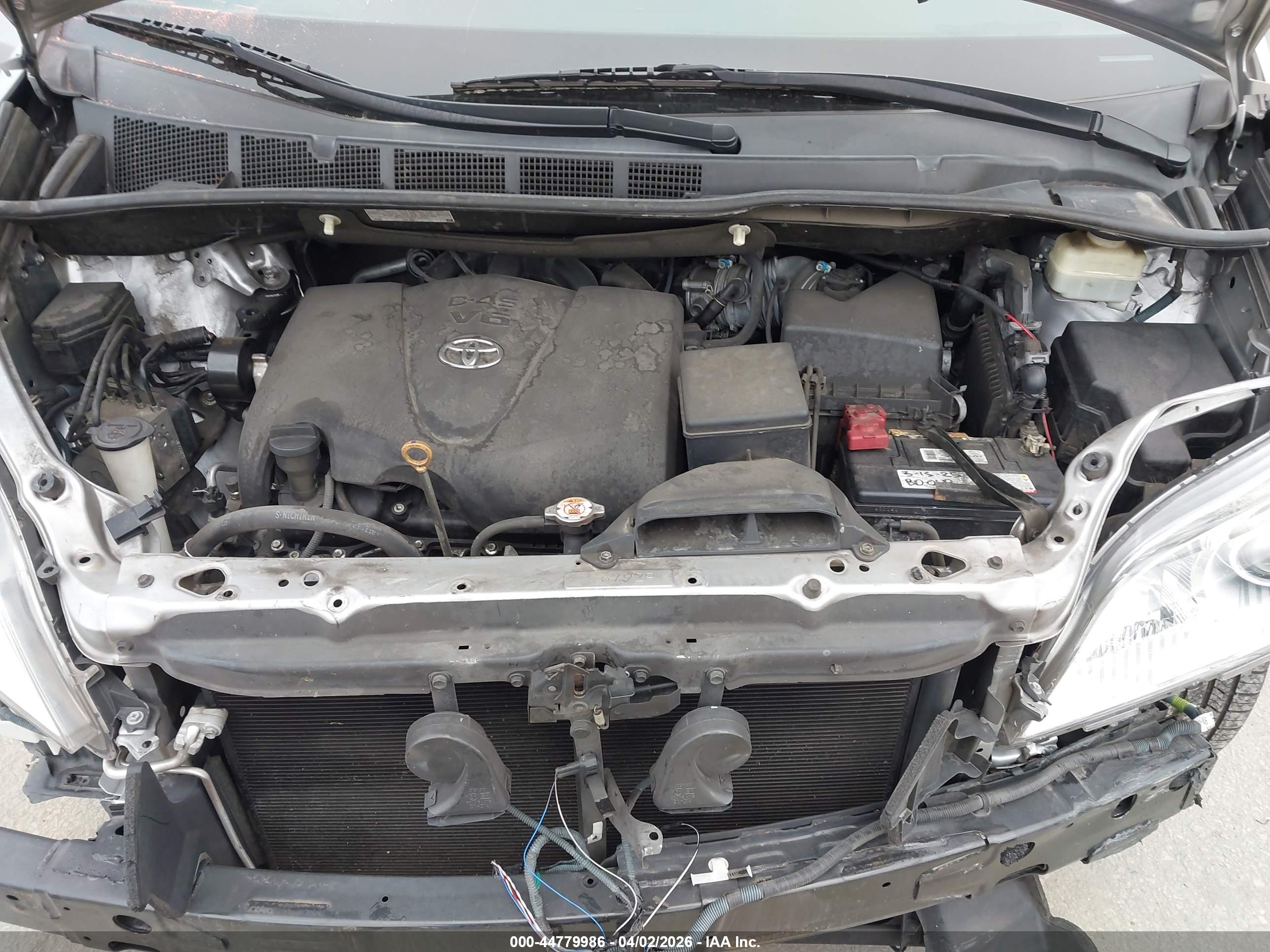 TOYOTA SIENNA image 10
