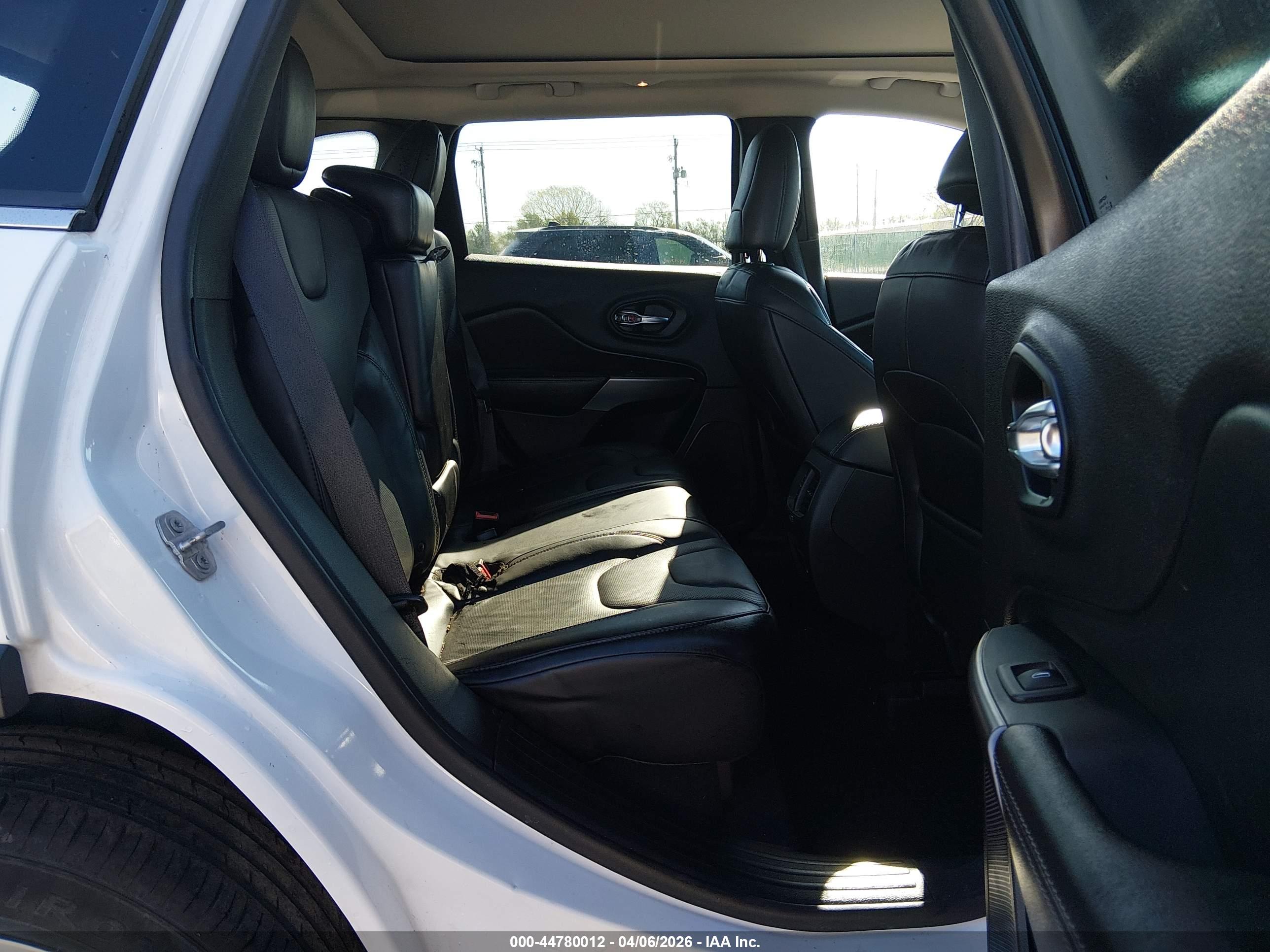 JEEP CHEROKEE image 8