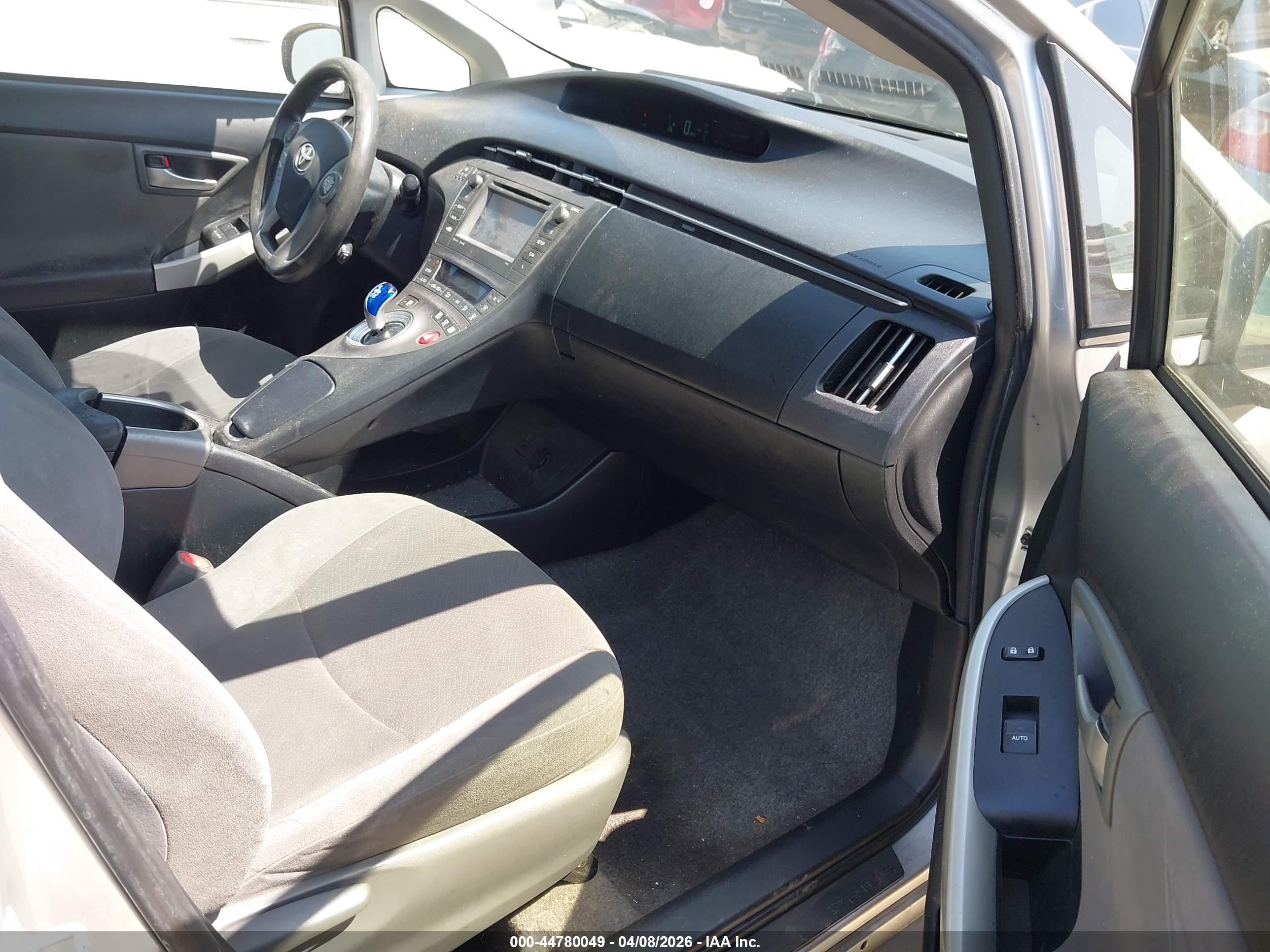 TOYOTA PRIUS image 5