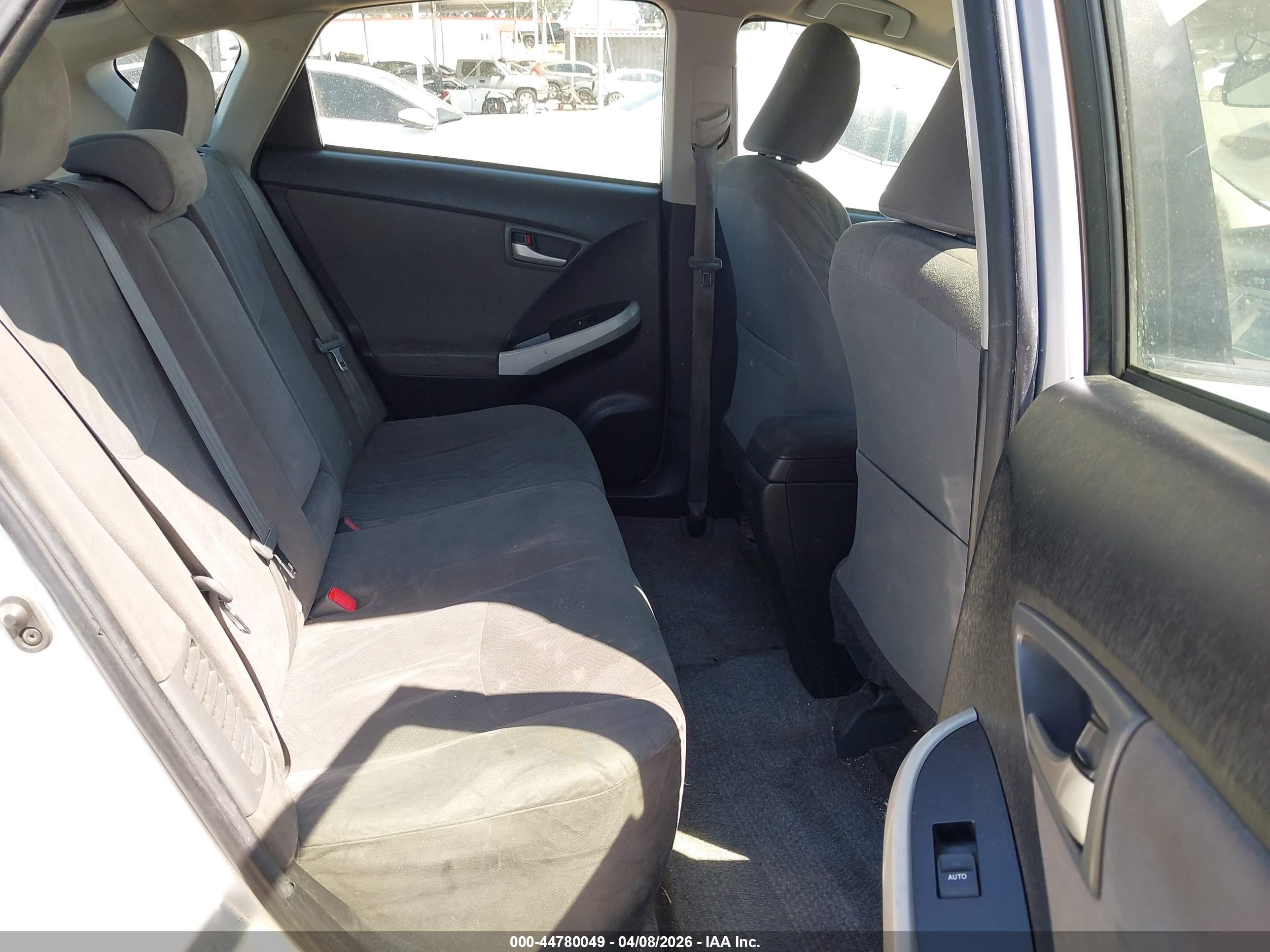 TOYOTA PRIUS image 8
