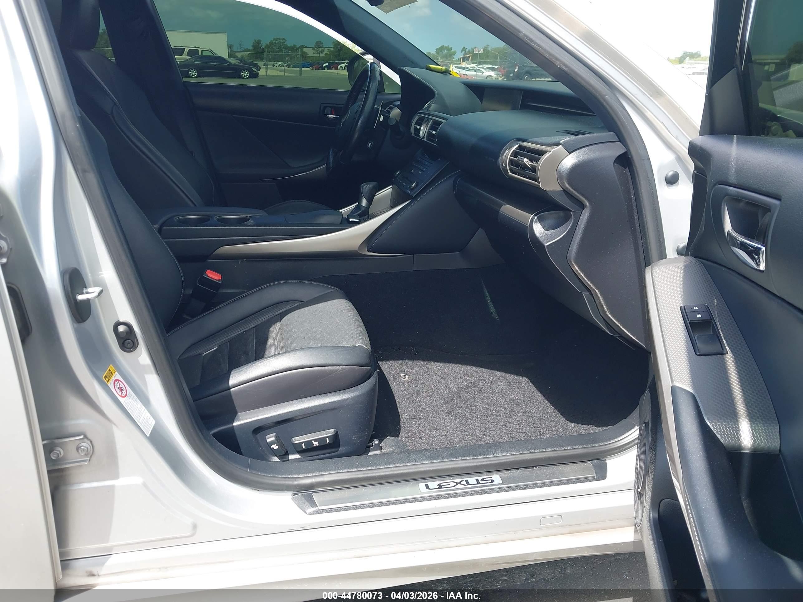 LEXUS IS image 5