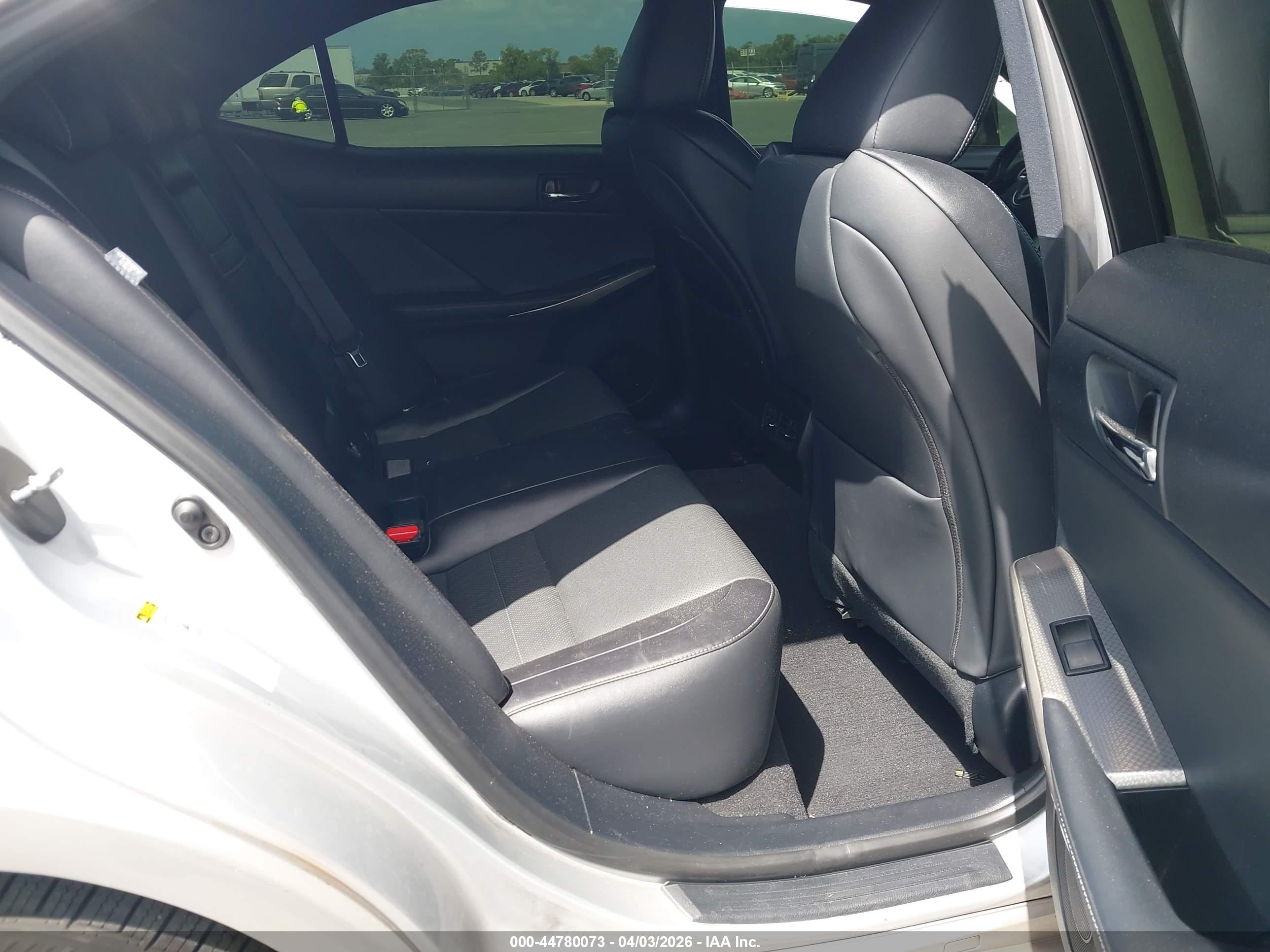 LEXUS IS image 8