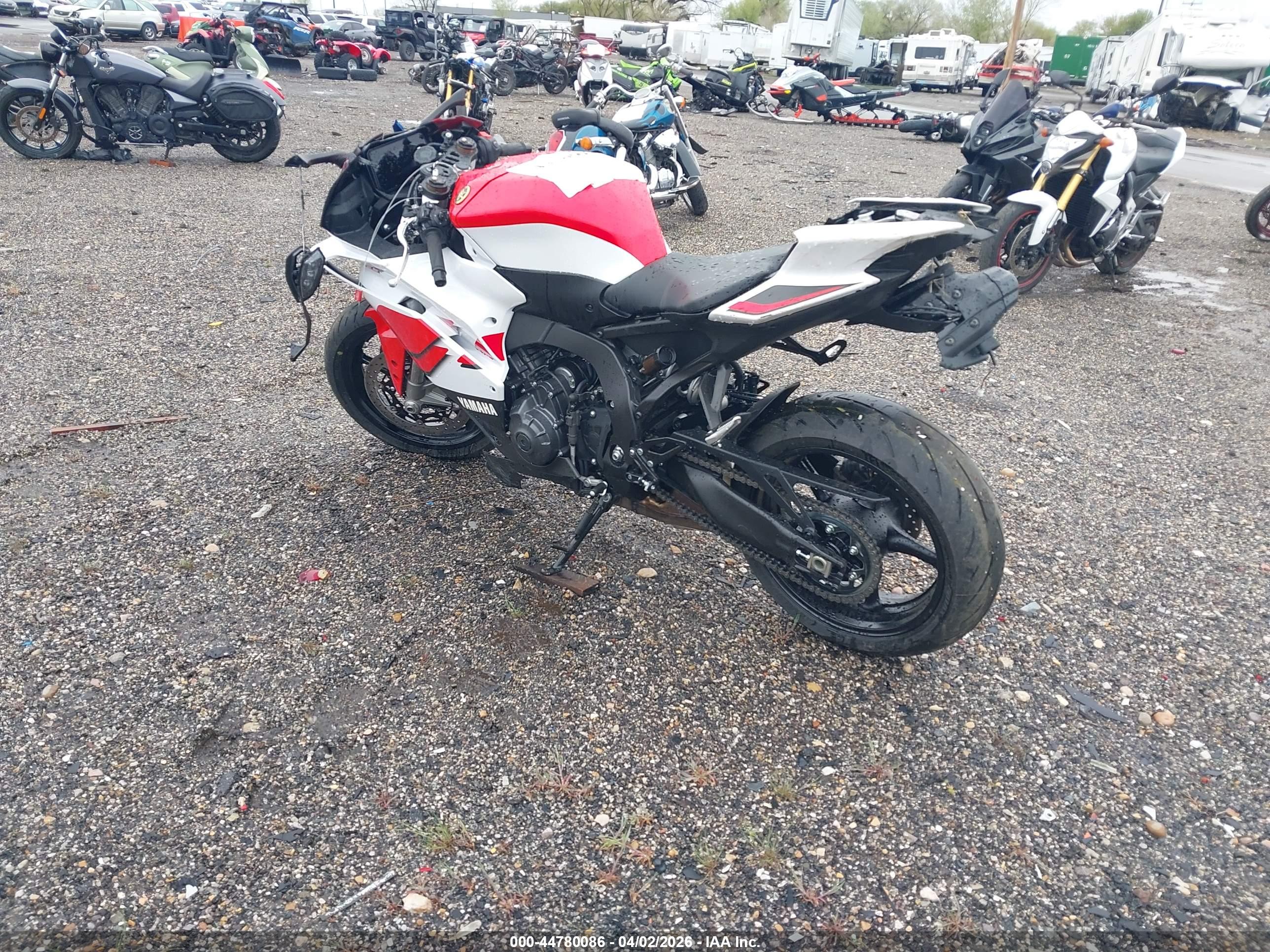 YAMAHA YZF890 image 3