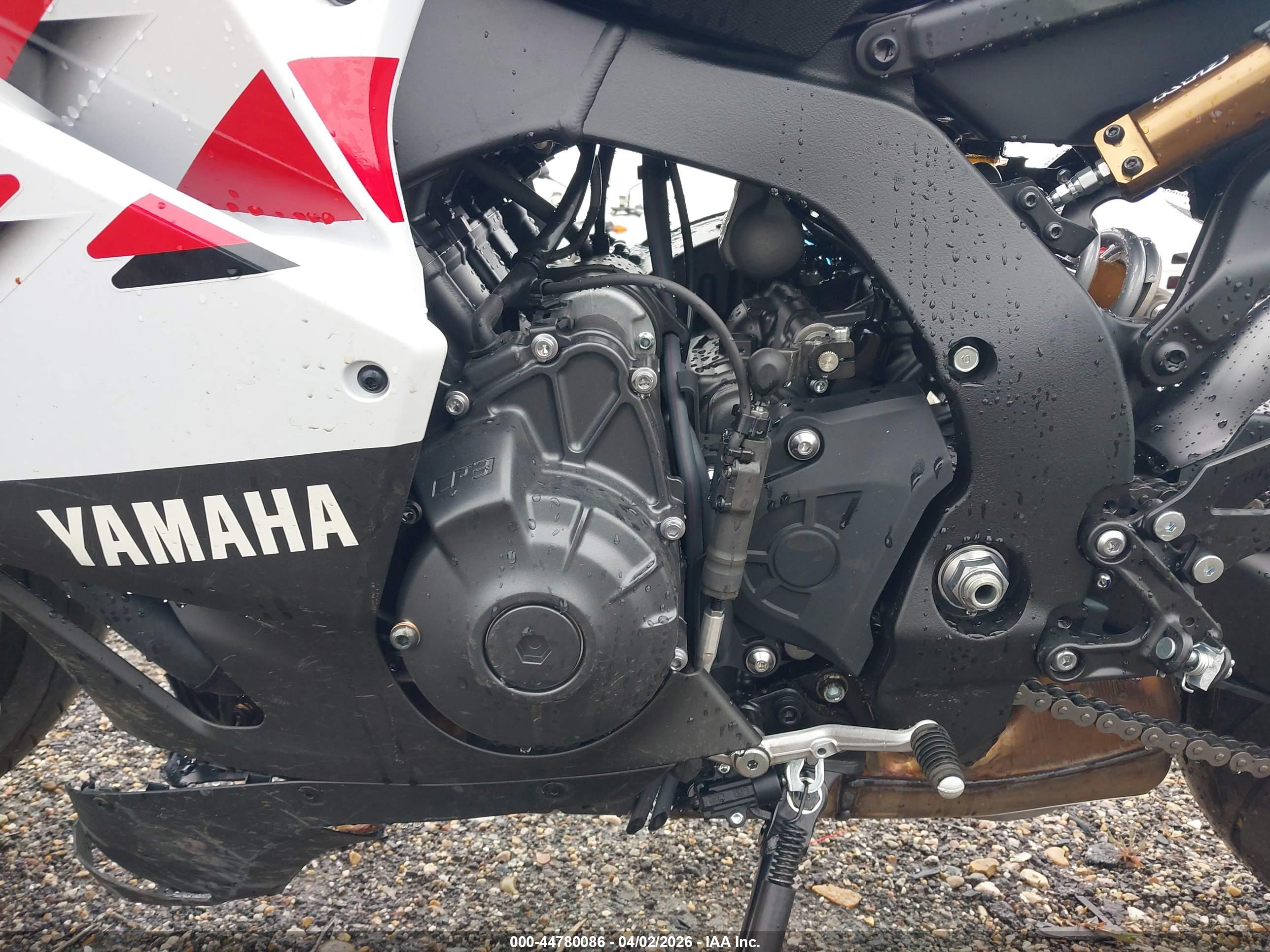 YAMAHA YZF890 image 9