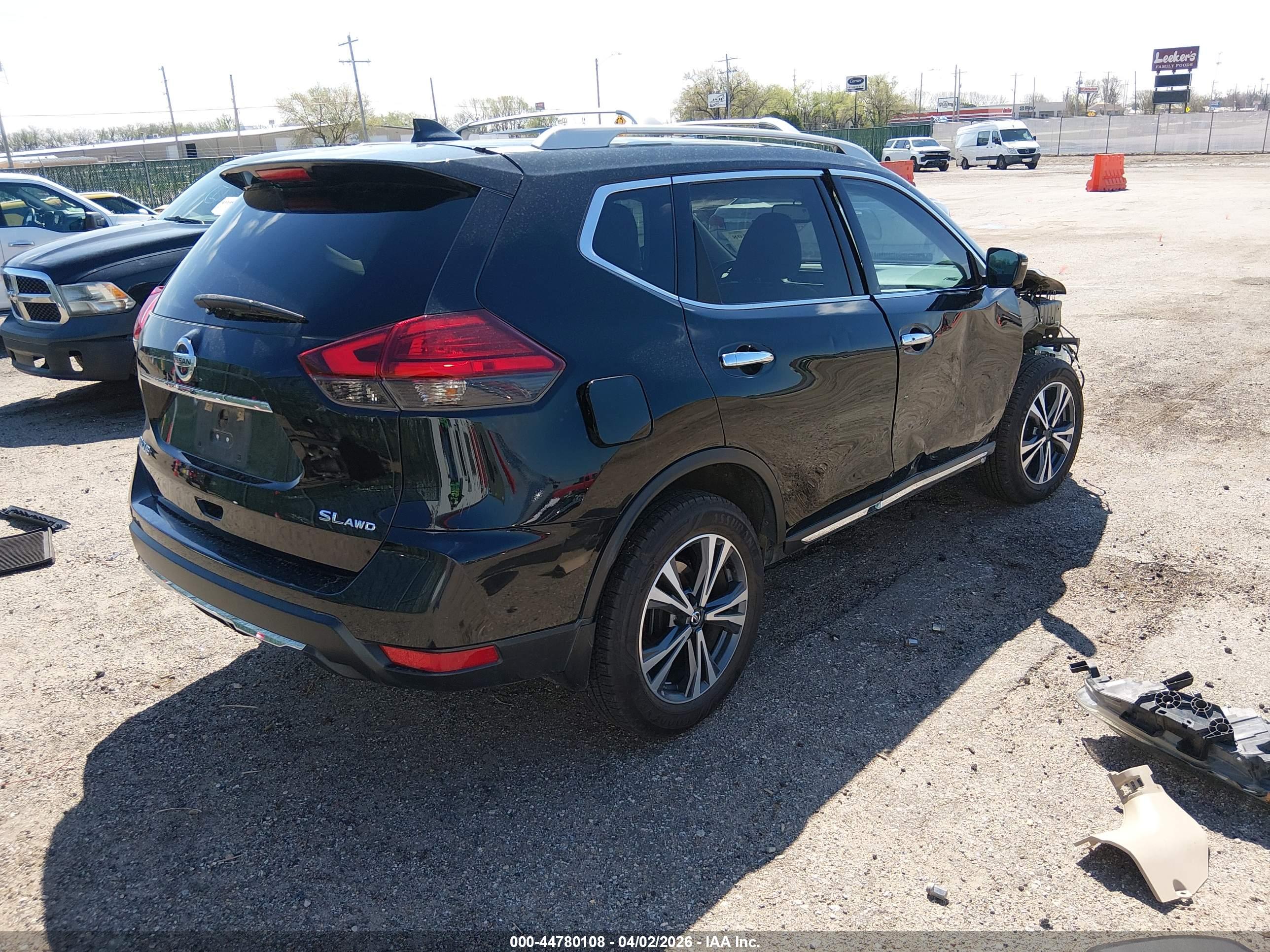 NISSAN ROGUE image 4