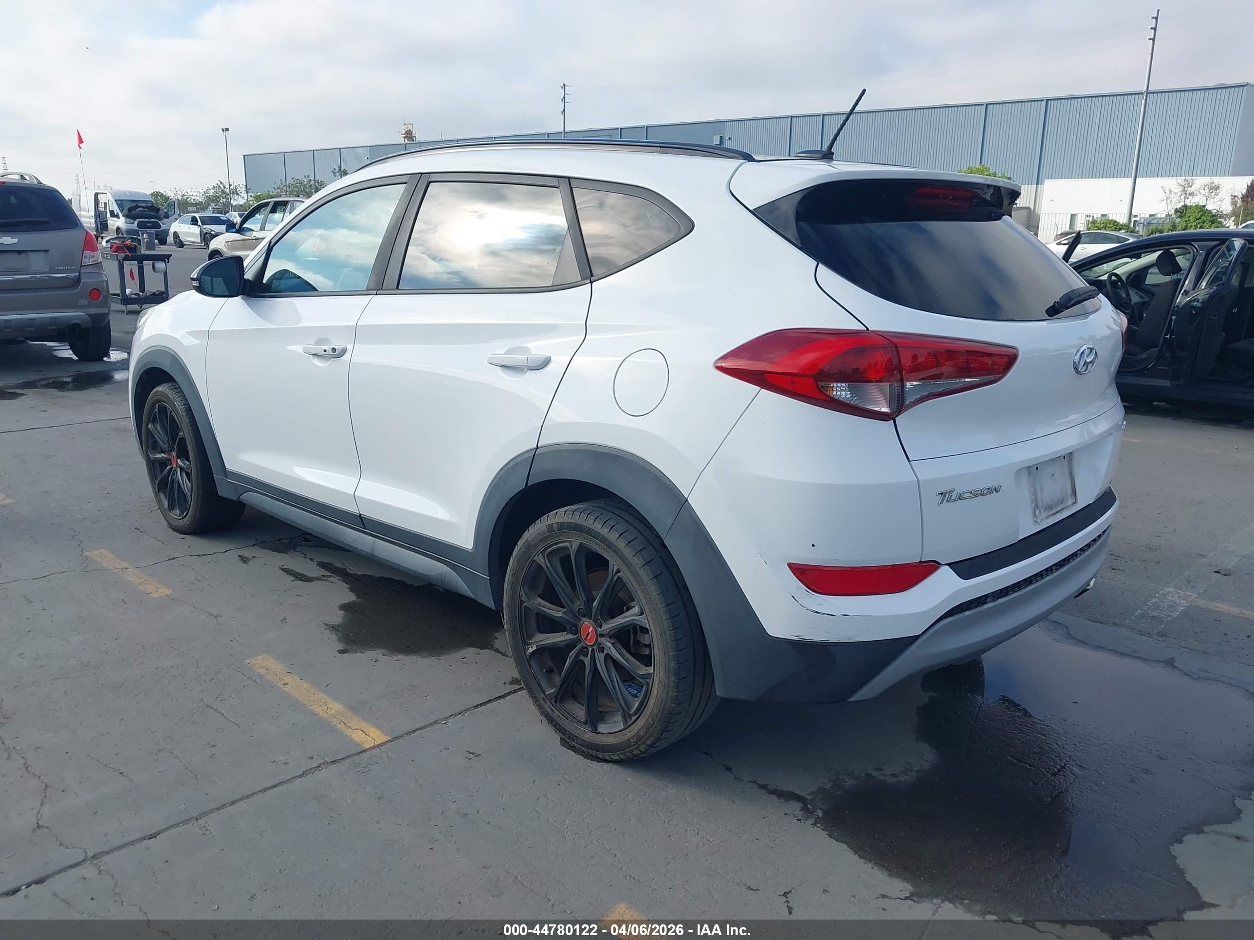 HYUNDAI TUCSON image 3