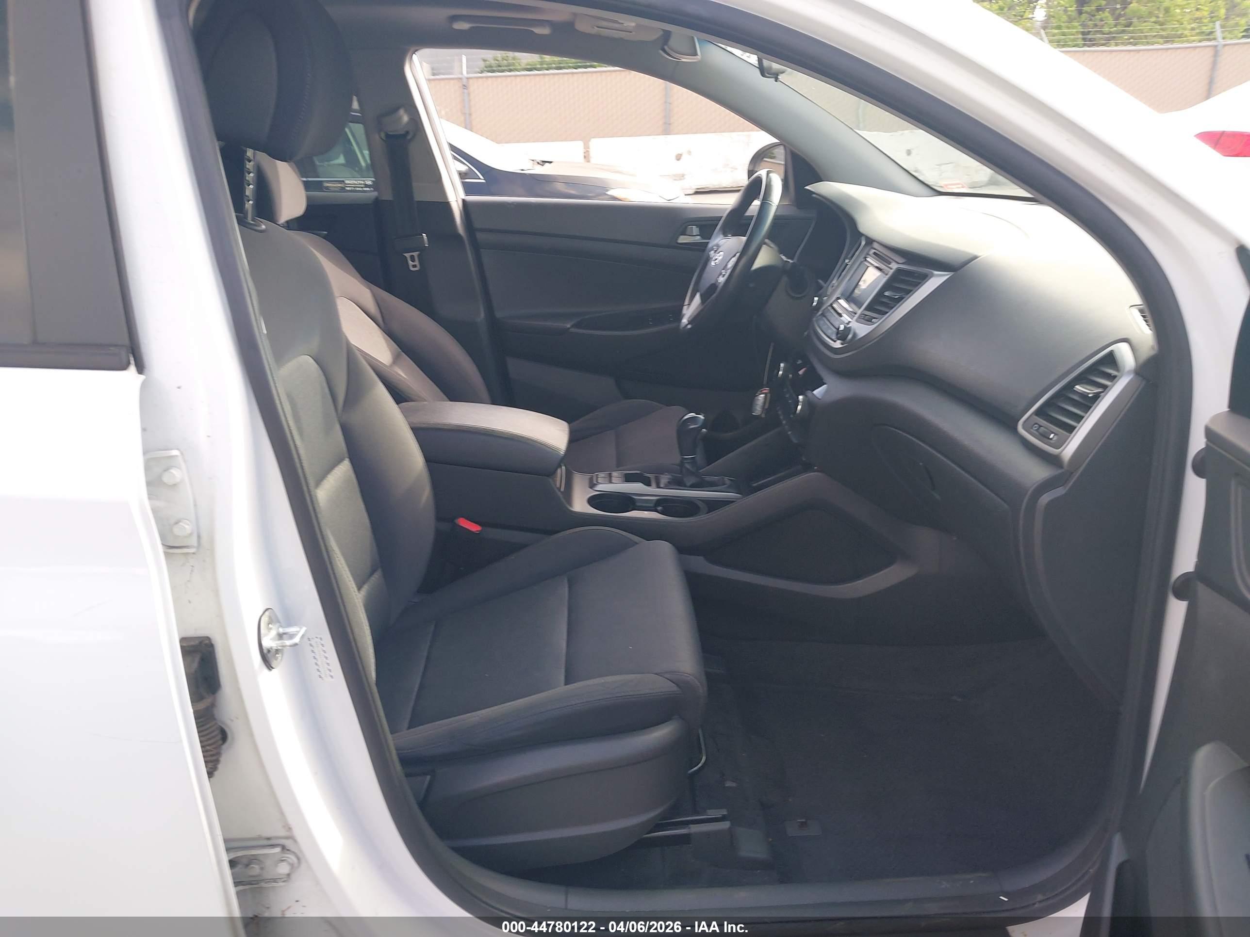 HYUNDAI TUCSON image 5