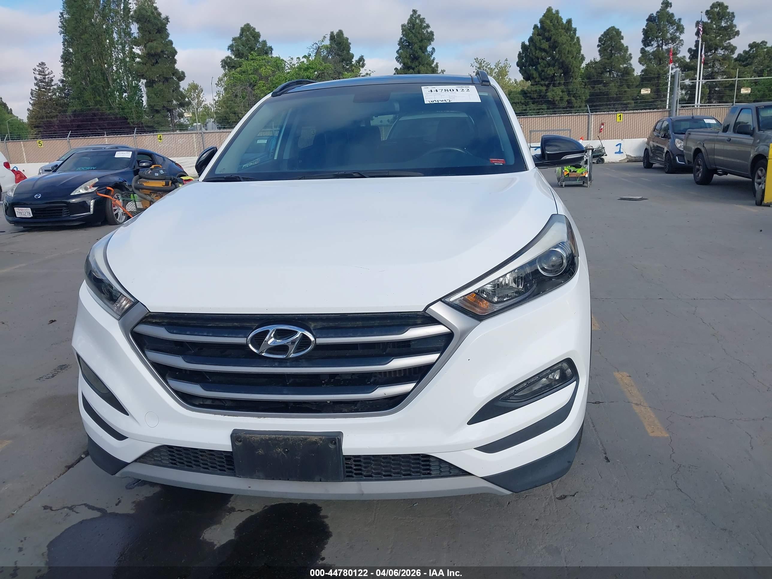 HYUNDAI TUCSON image 6