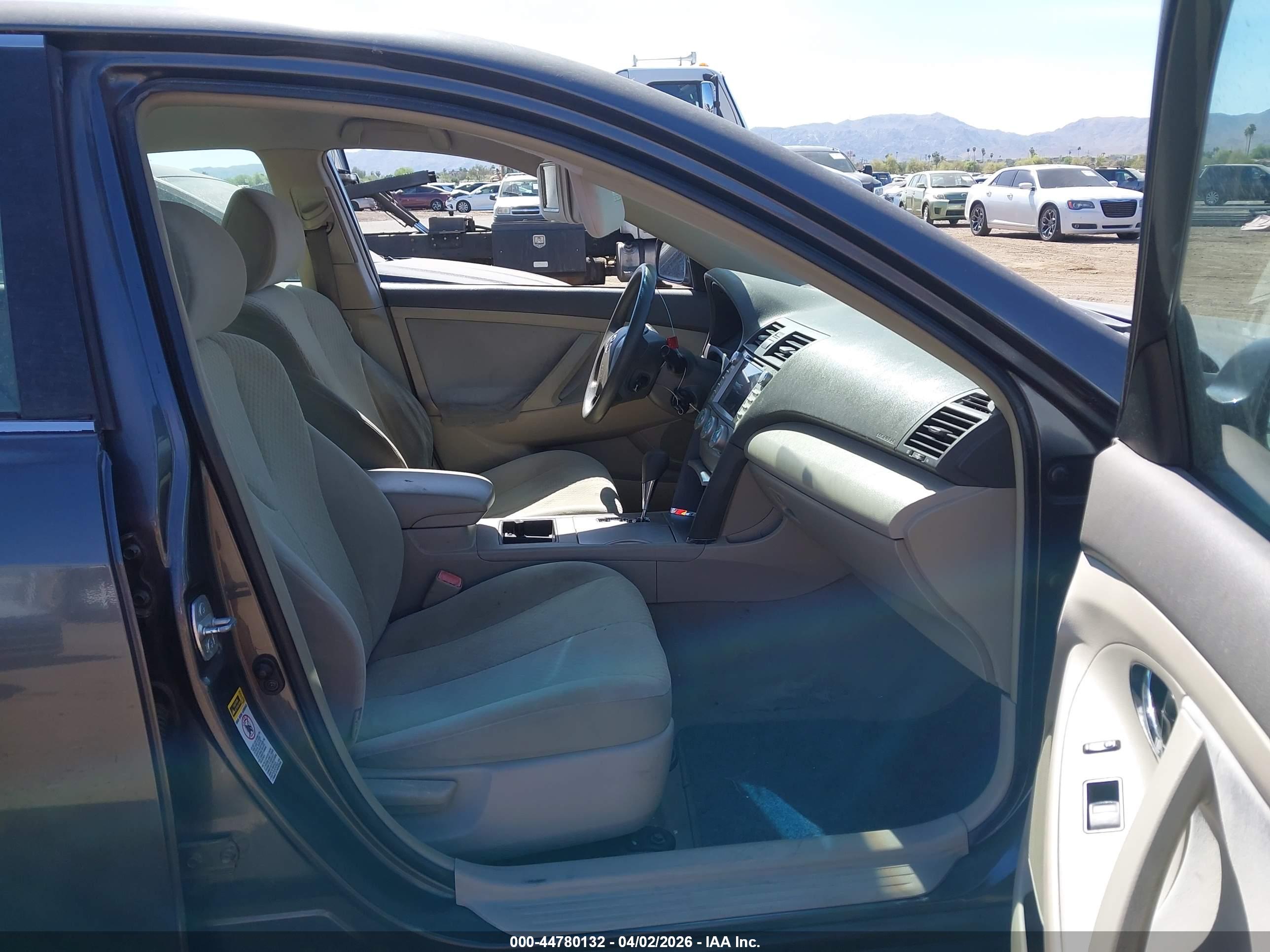 TOYOTA CAMRY image 5