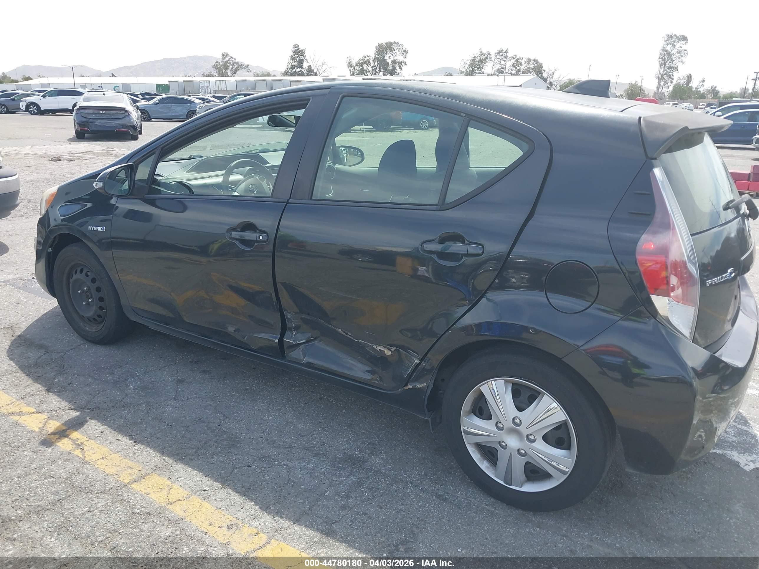 TOYOTA PRIUS image 6