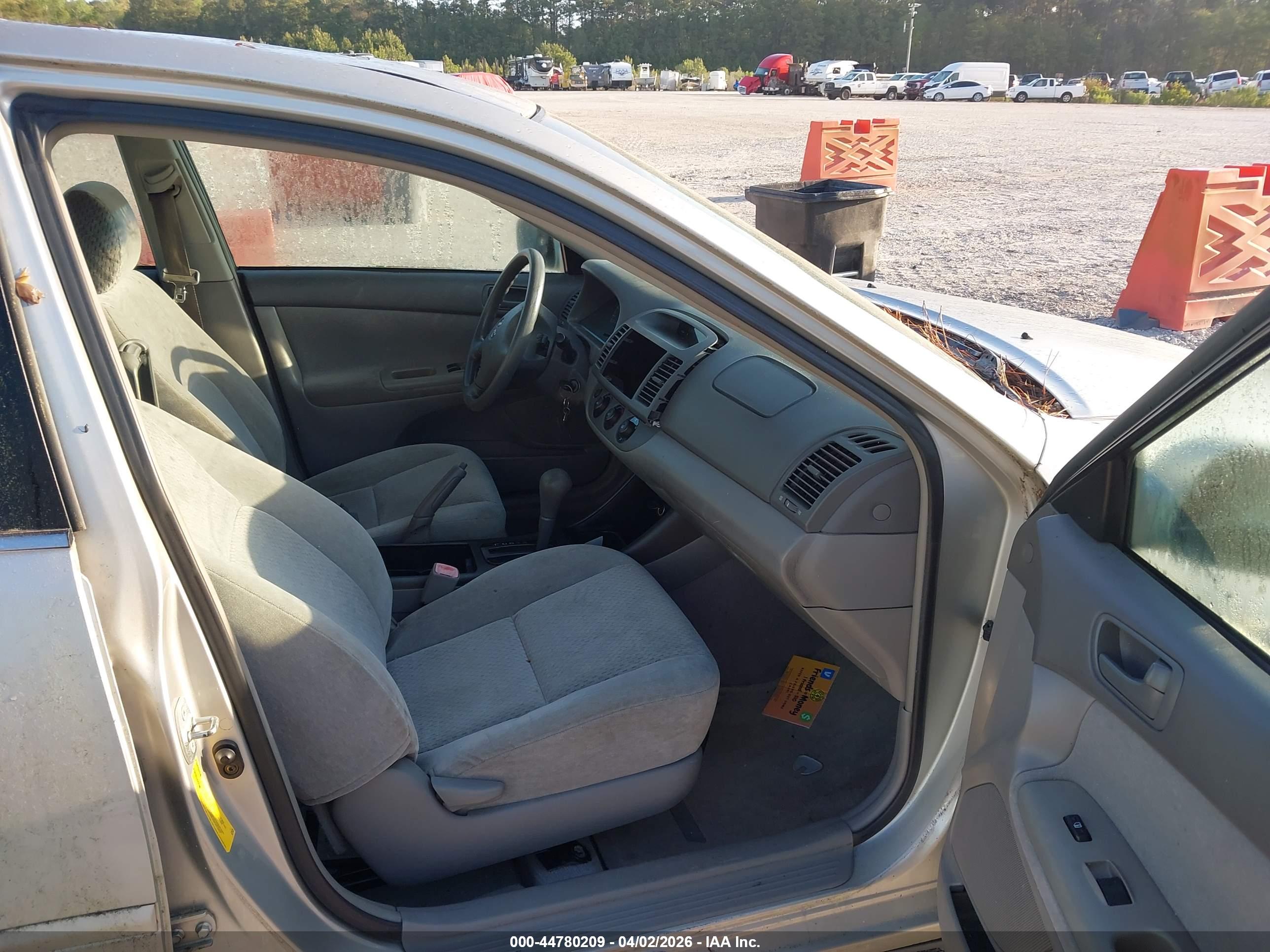 TOYOTA CAMRY image 5