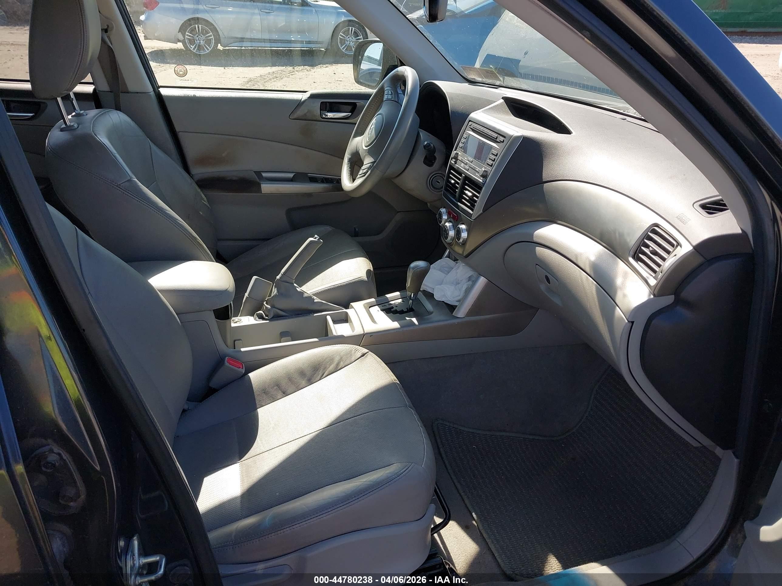 SUBARU FORESTER image 5