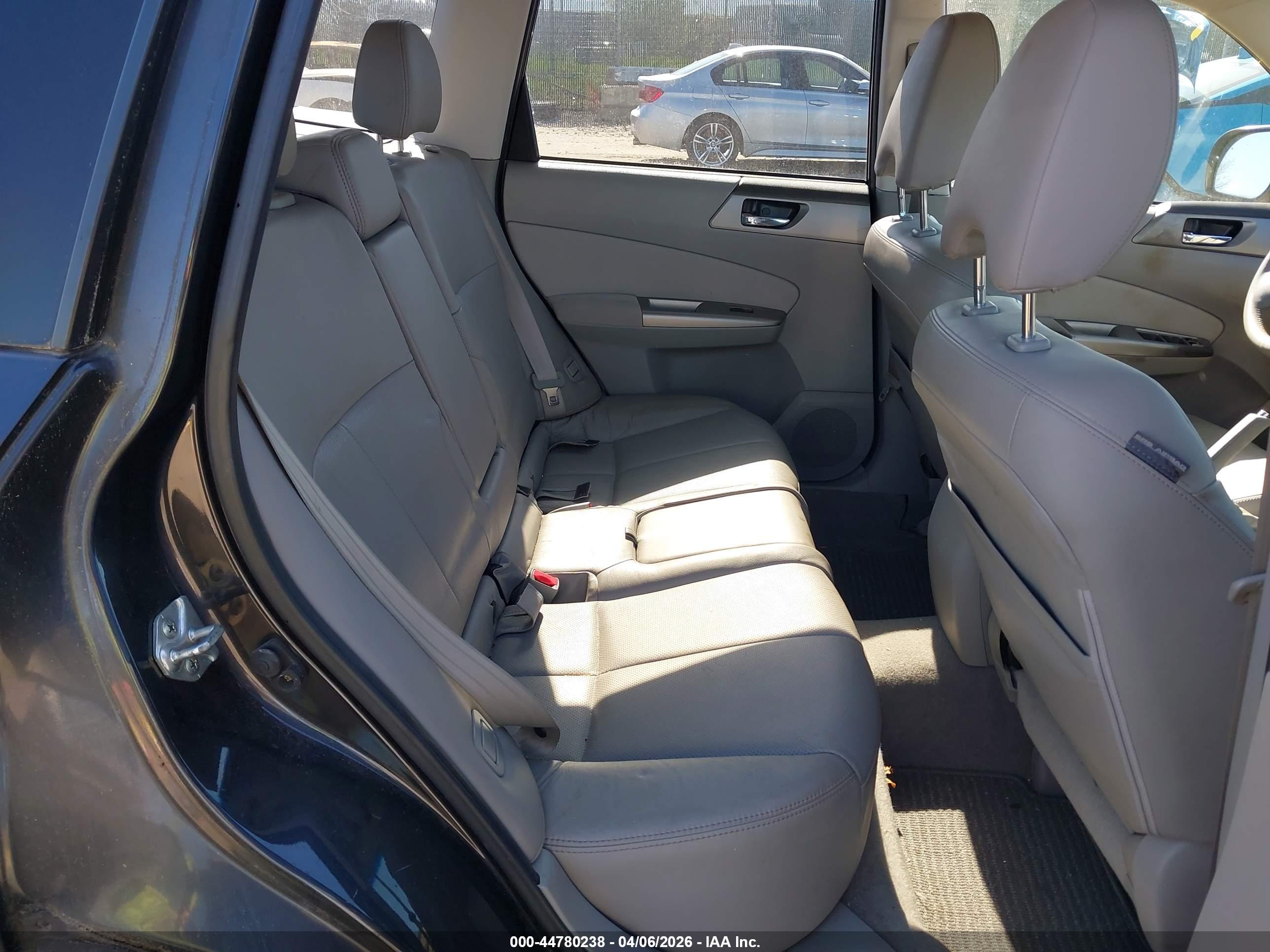 SUBARU FORESTER image 8