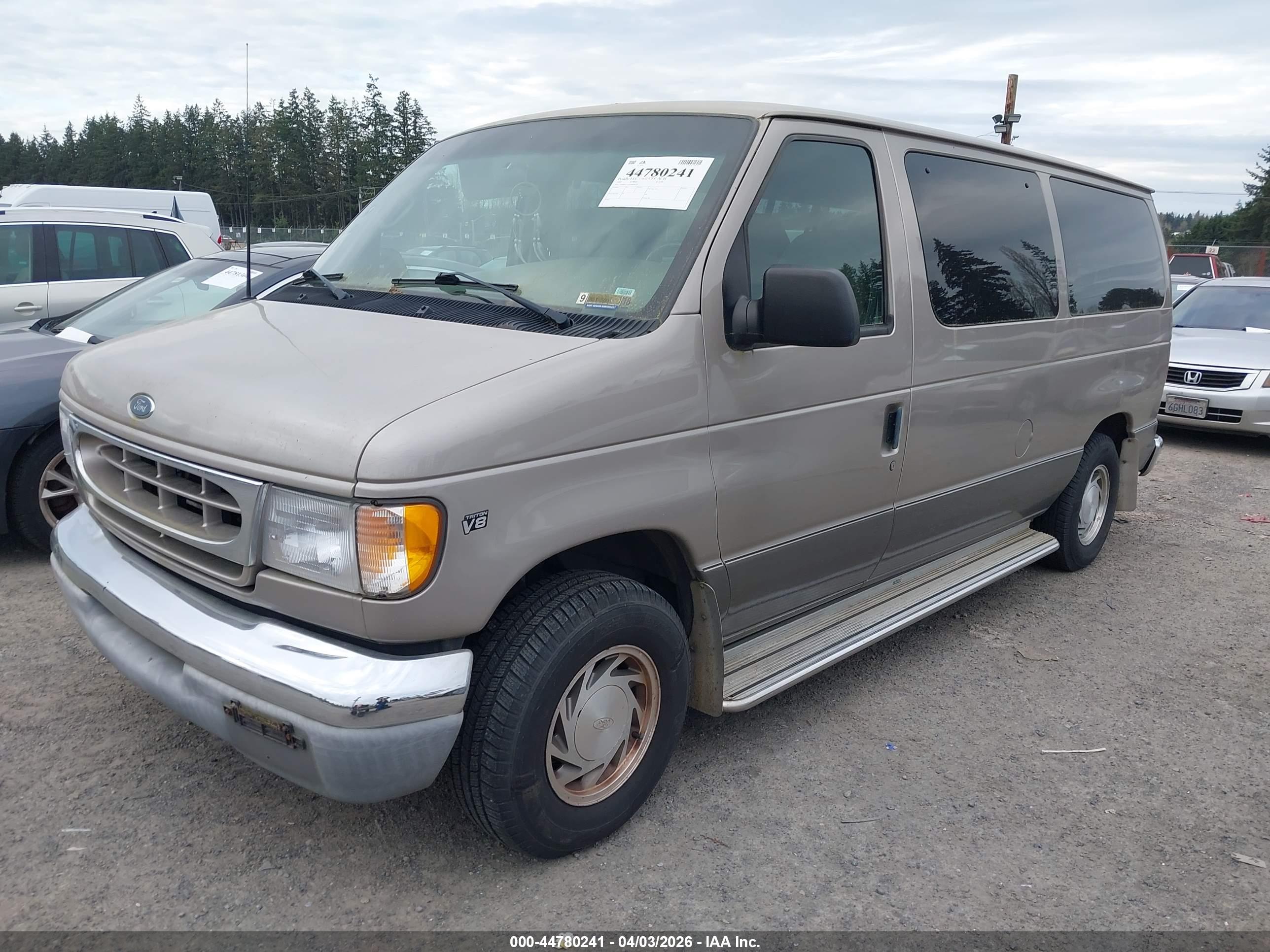 FORD E-150 image 2