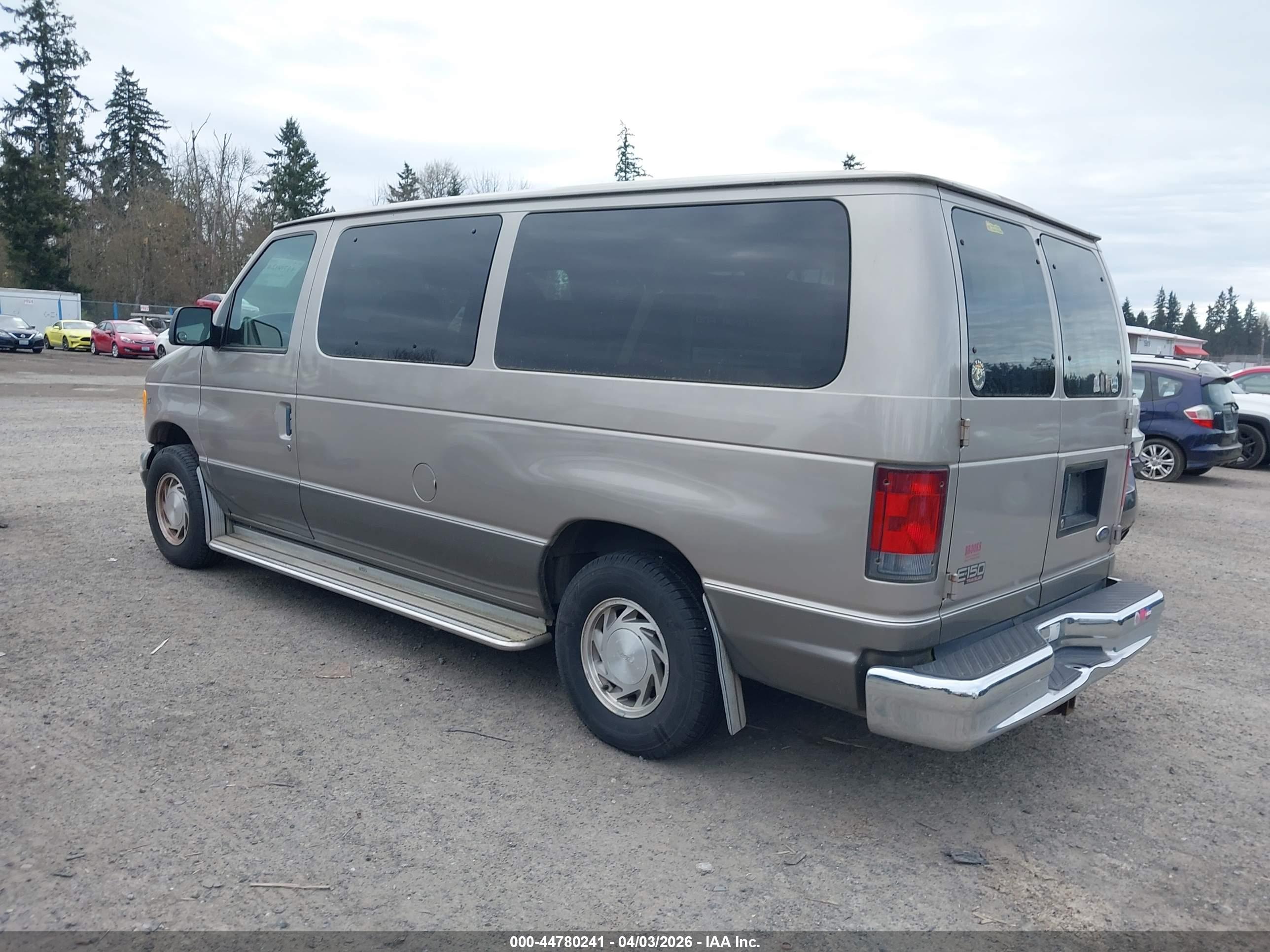 FORD E-150 image 3