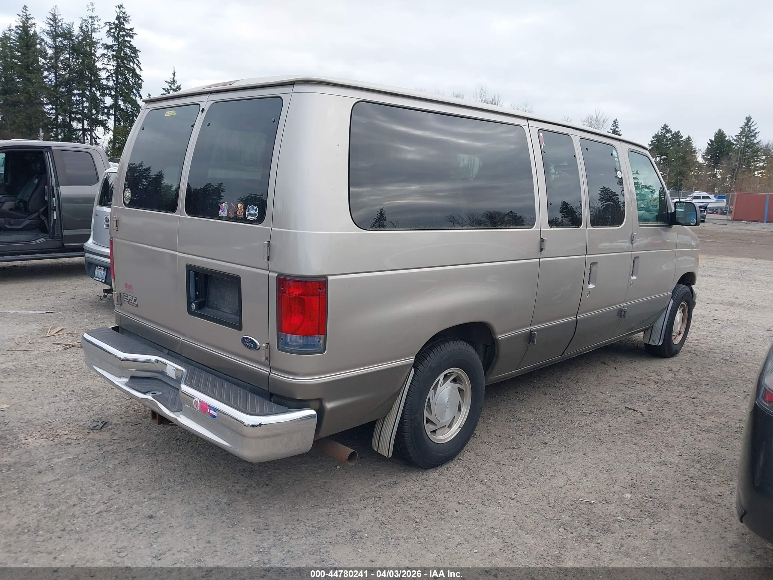 FORD E-150 image 4