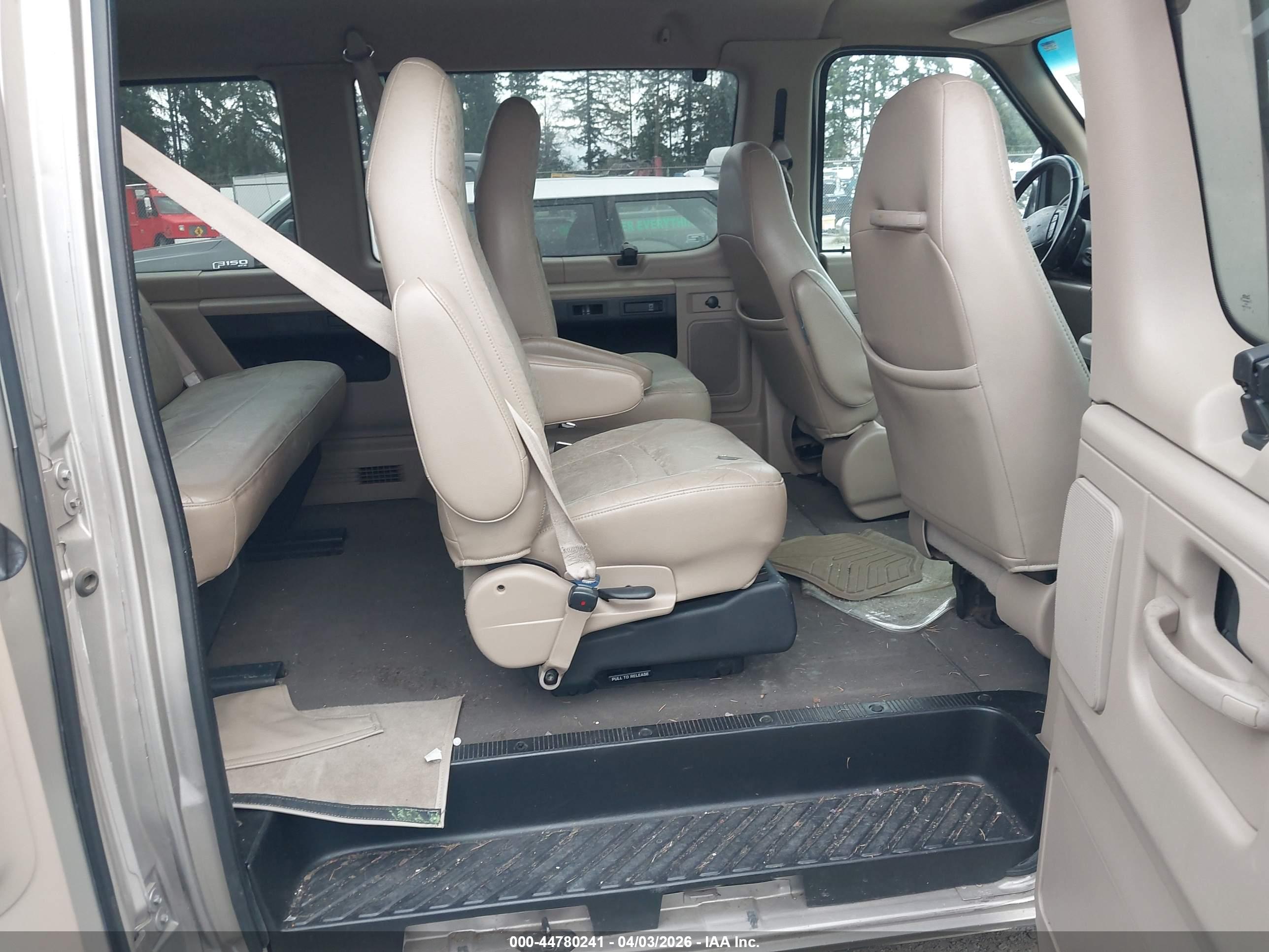 FORD E-150 image 8