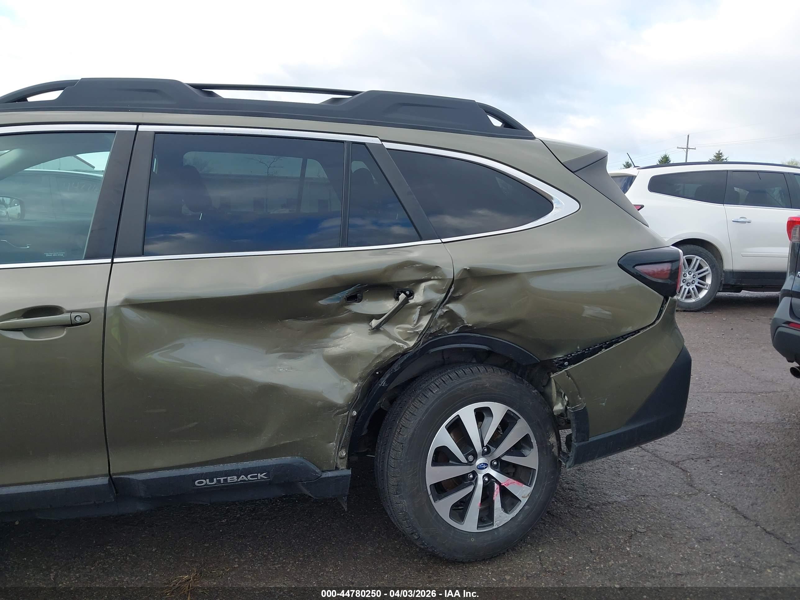 SUBARU OUTBACK image 6
