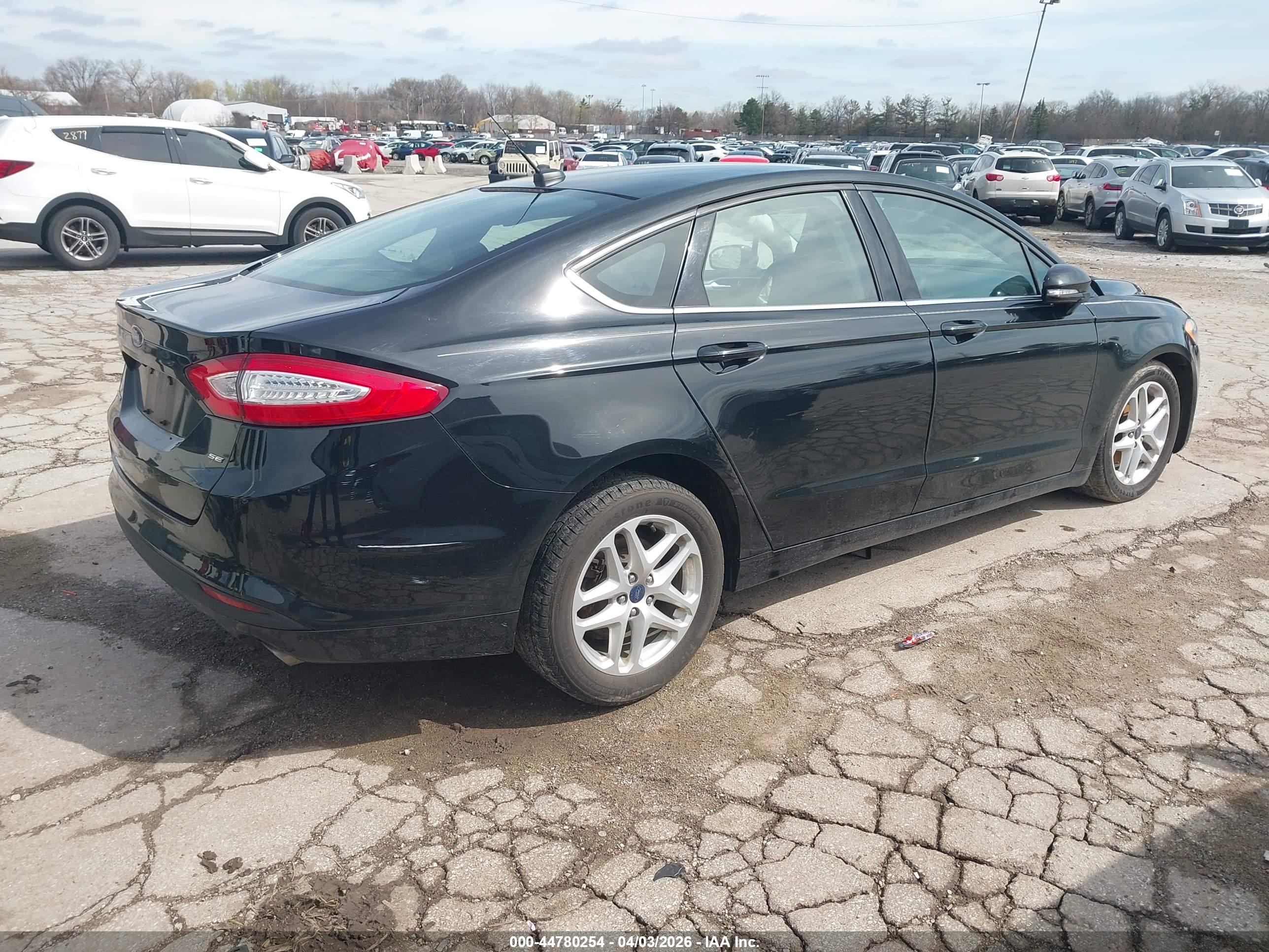 FORD FUSION image 4