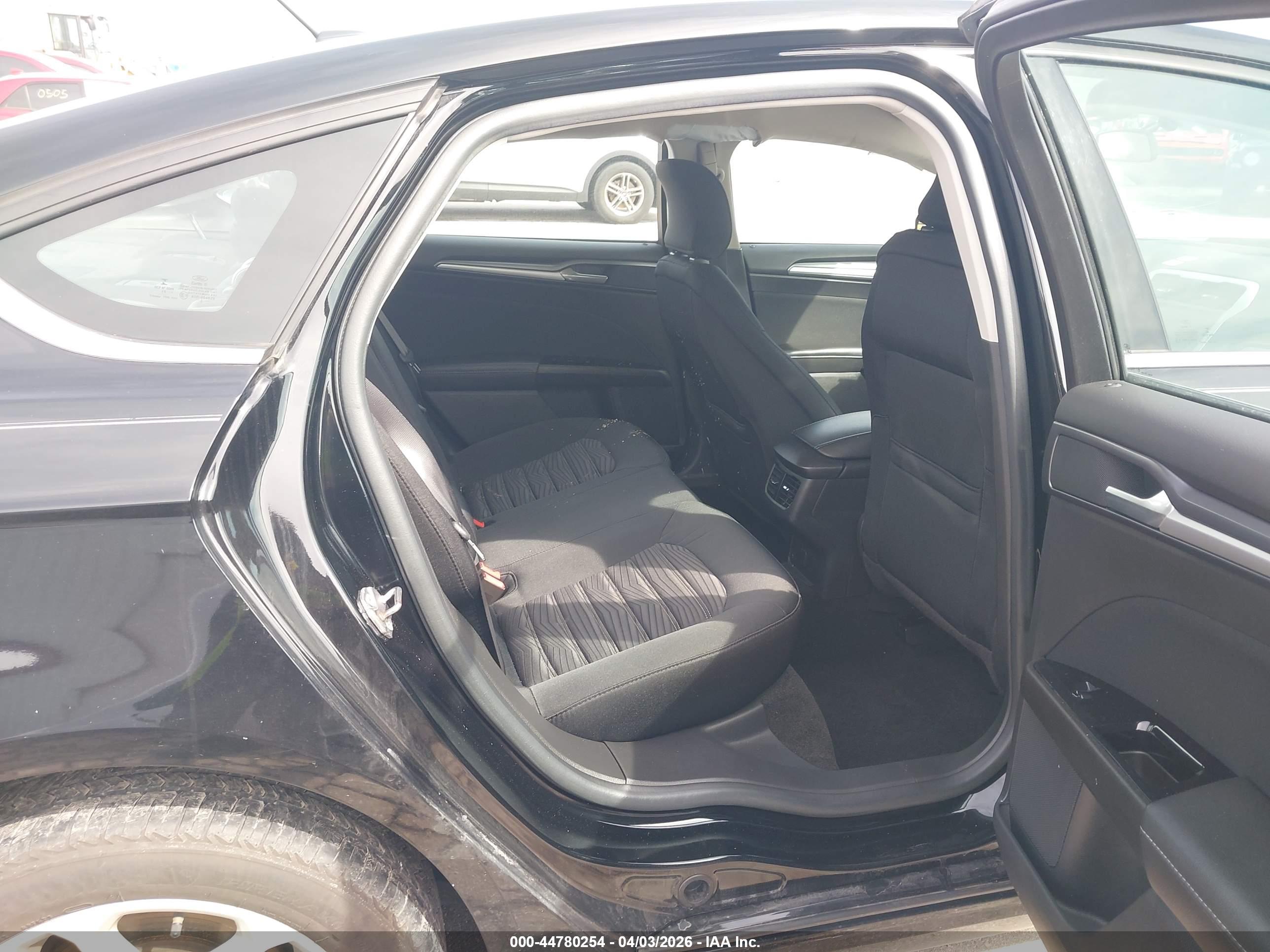 FORD FUSION image 8