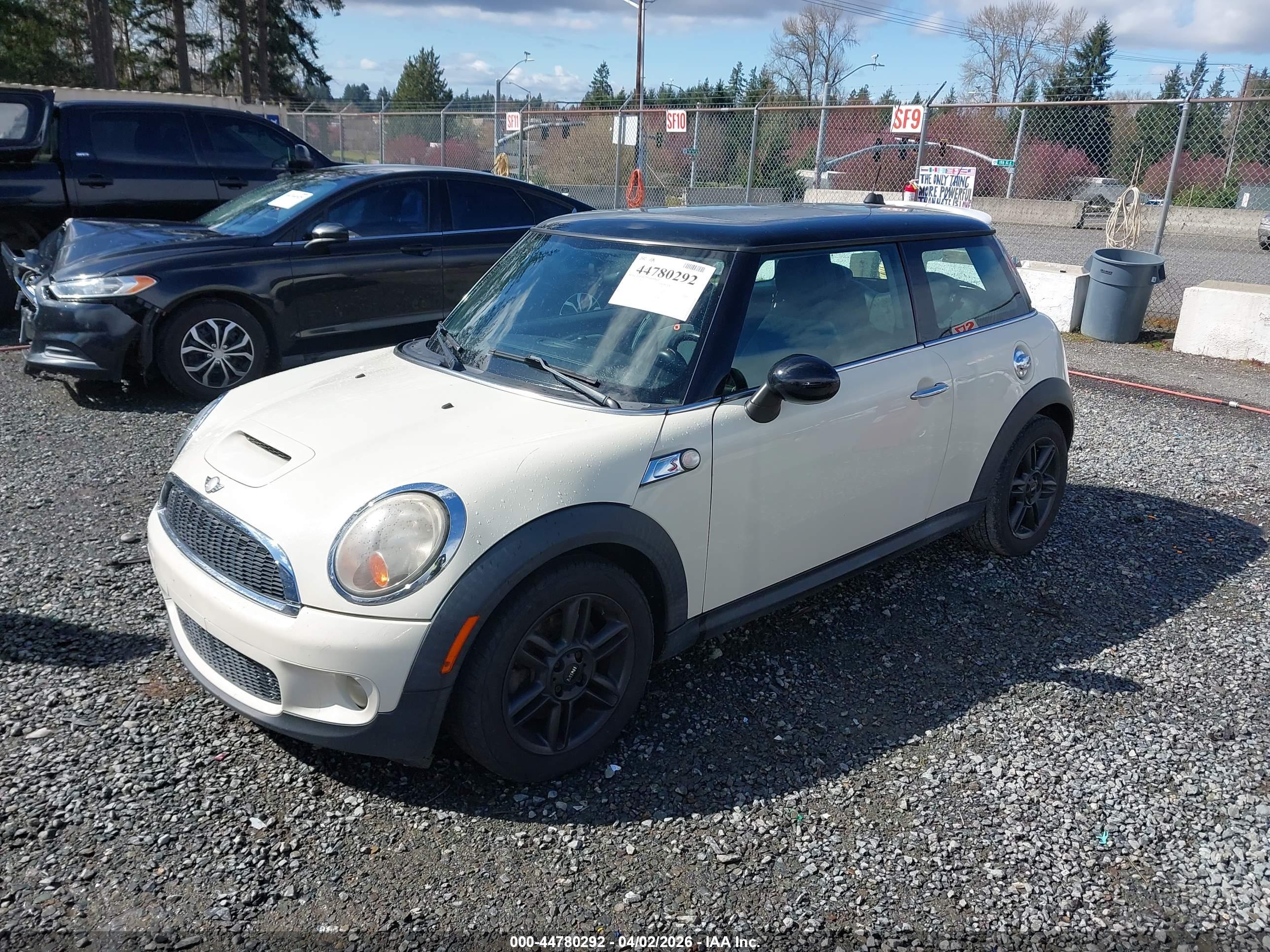 MINI COOPER image 2