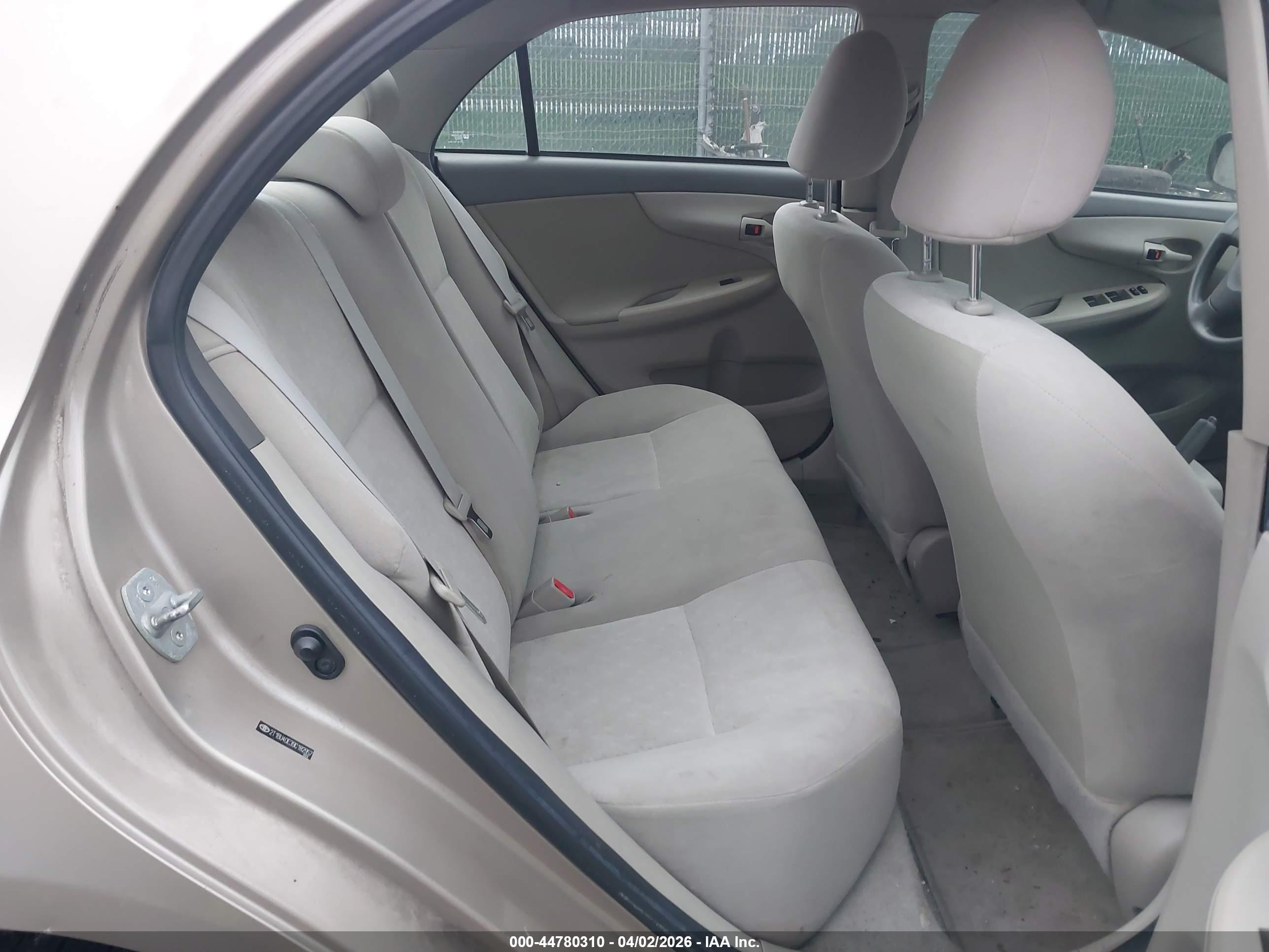 TOYOTA COROLLA image 8